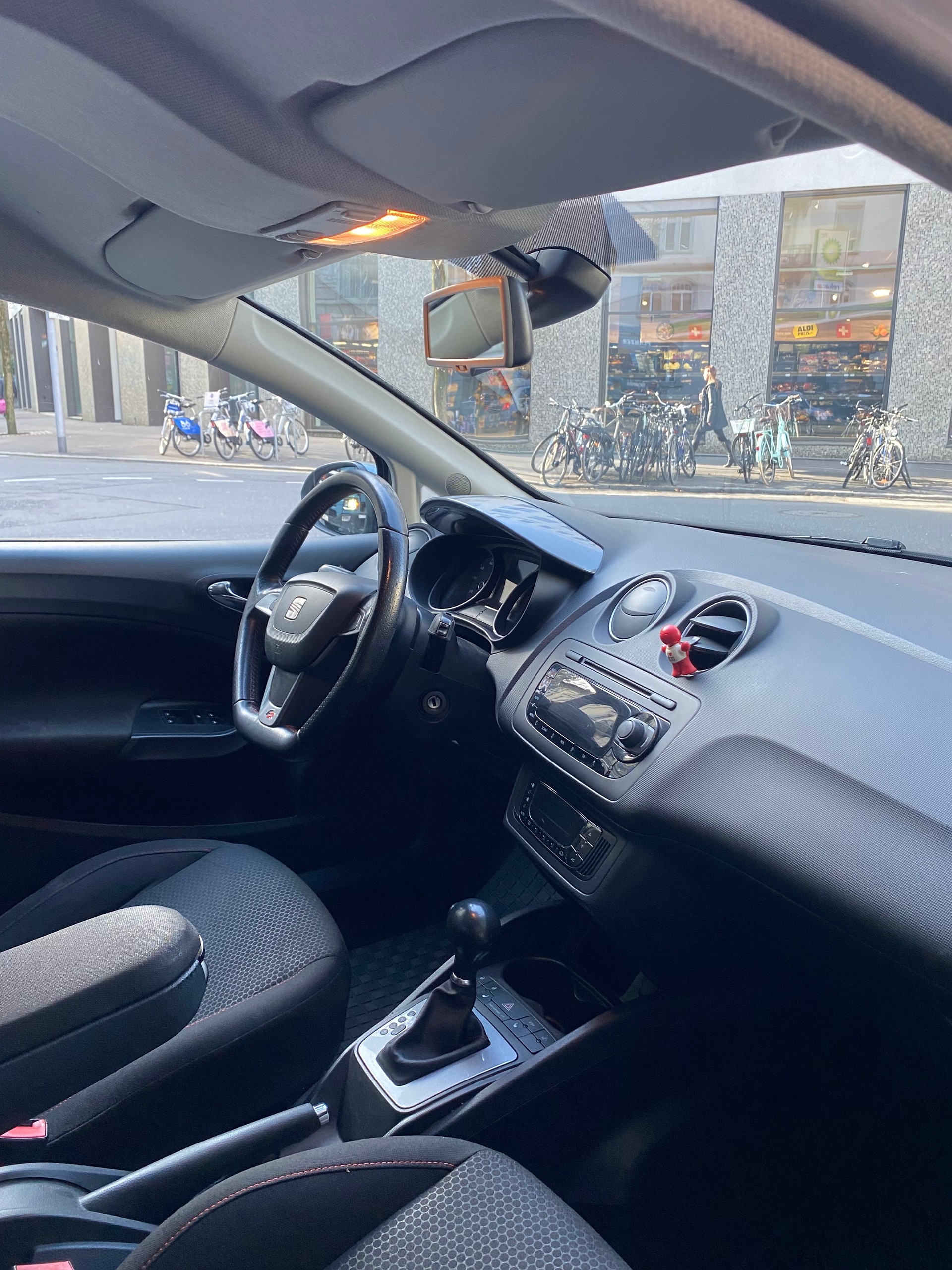 SEAT Ibiza ST 1.4 TSI FR DSG-image-8