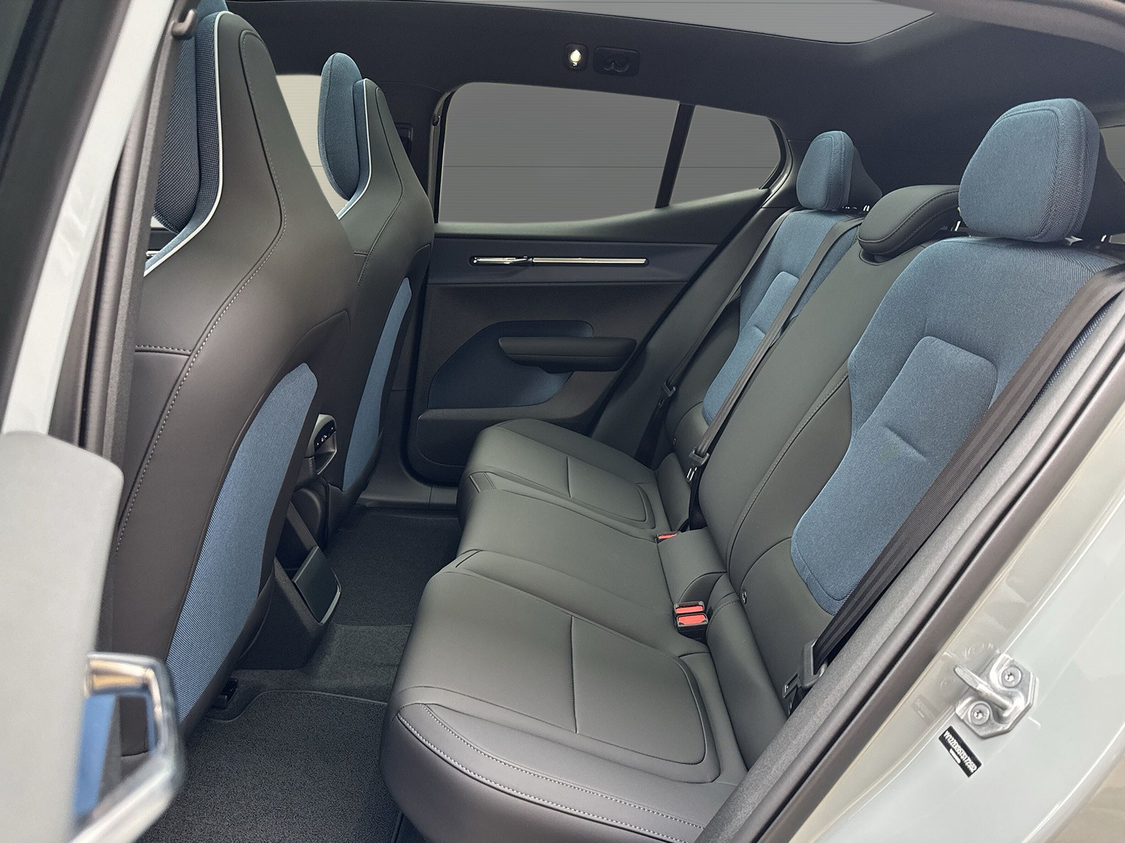 VOLVO EX30 E60 Twin Ultra Performance AWD-image-8