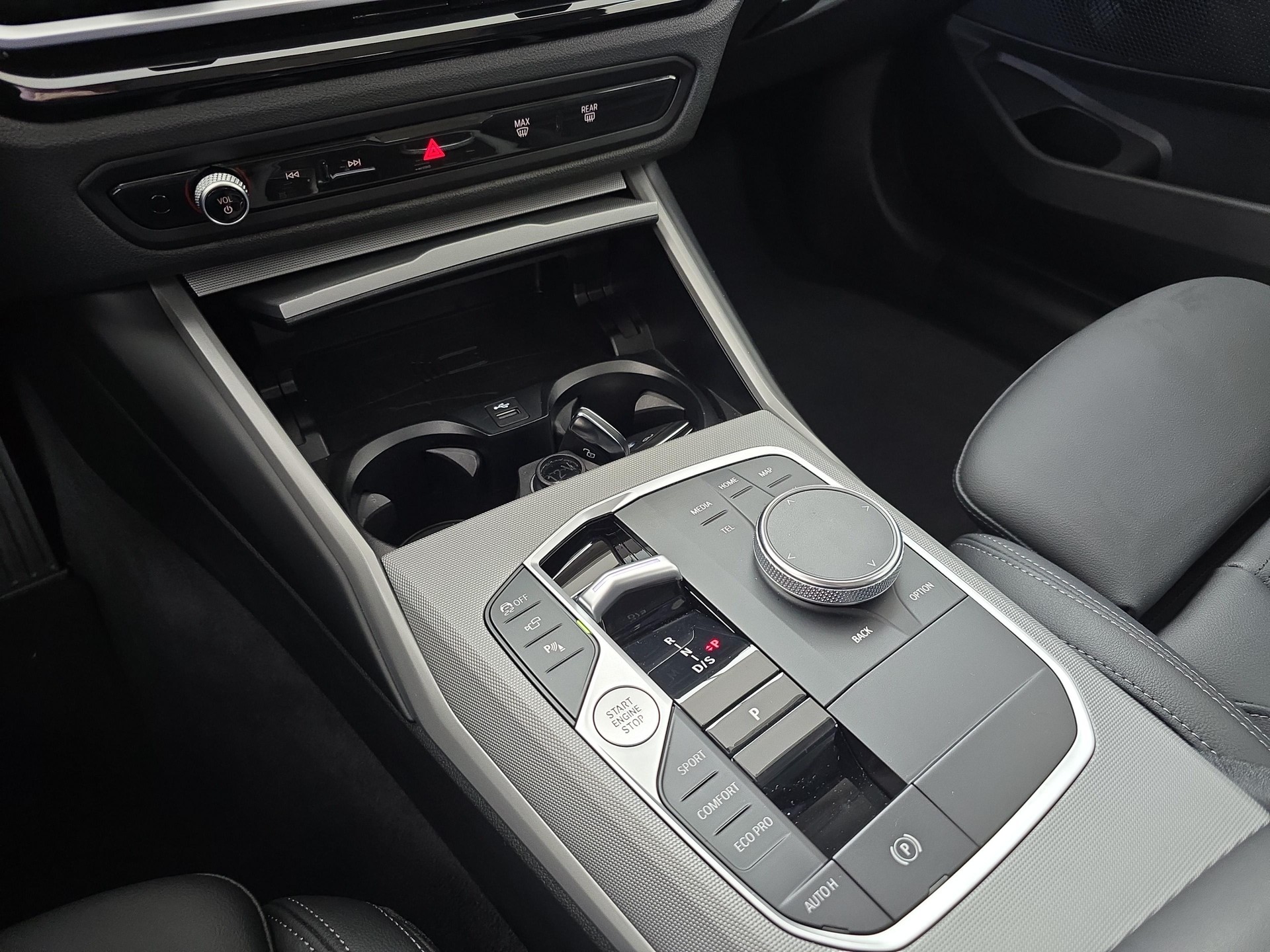 BMW 320d xDrive SAG Touring-image-15