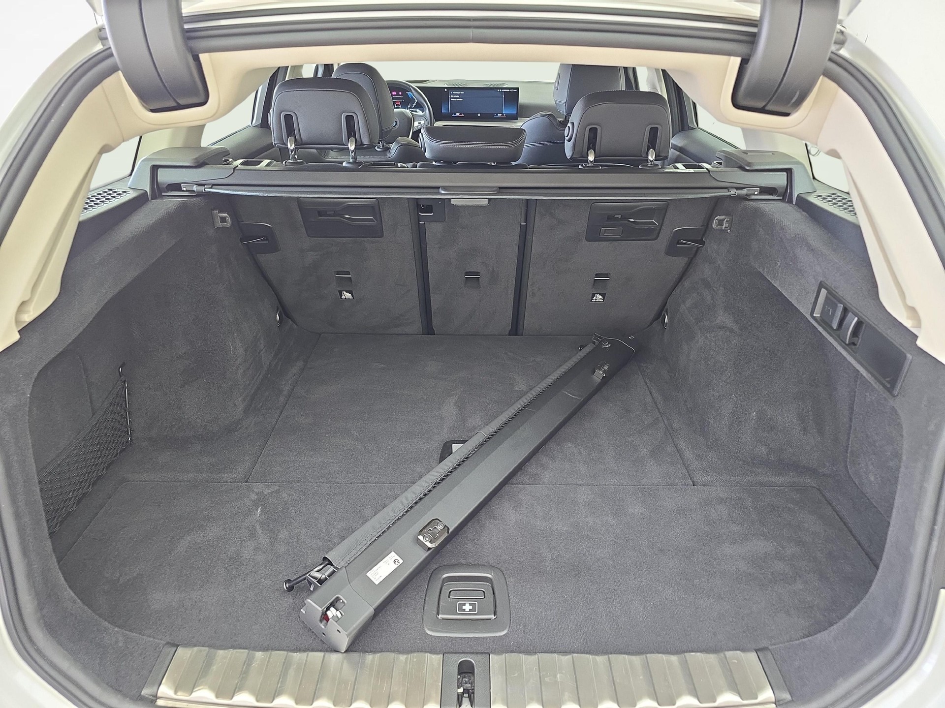 BMW 320d xDrive SAG Touring-image-11