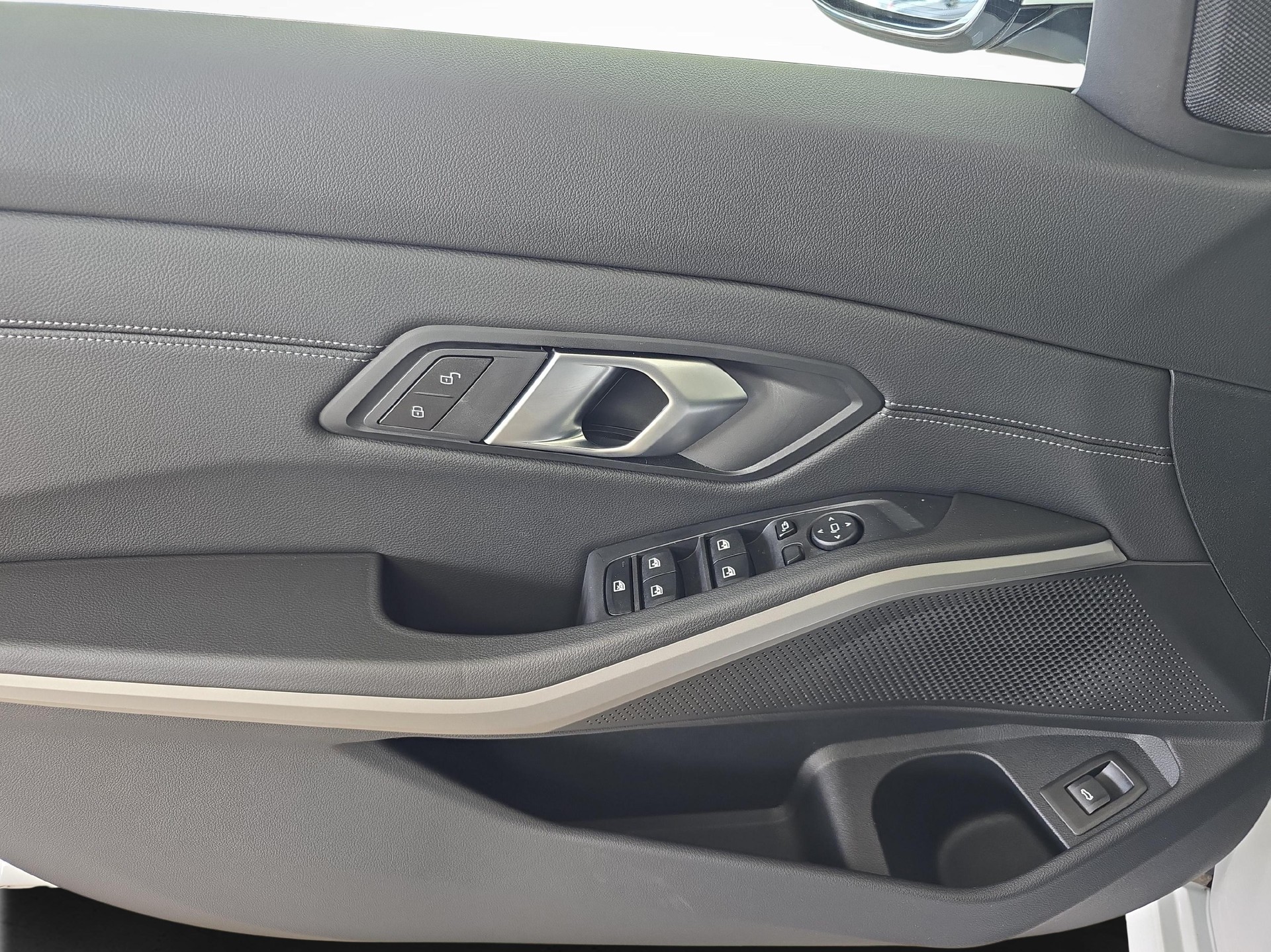 BMW 320d xDrive SAG Touring-image-17