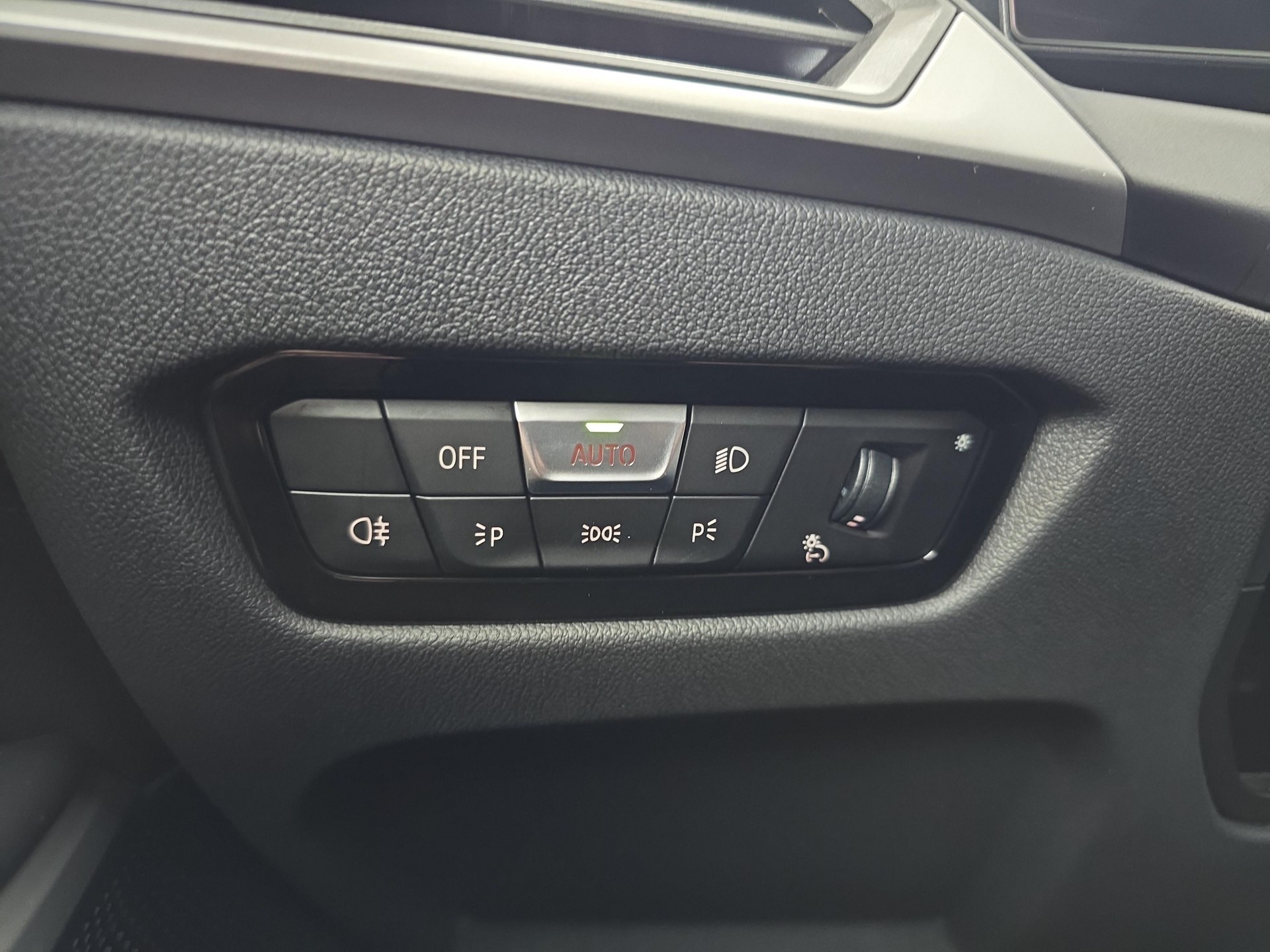 BMW 320d xDrive SAG Touring-image-16