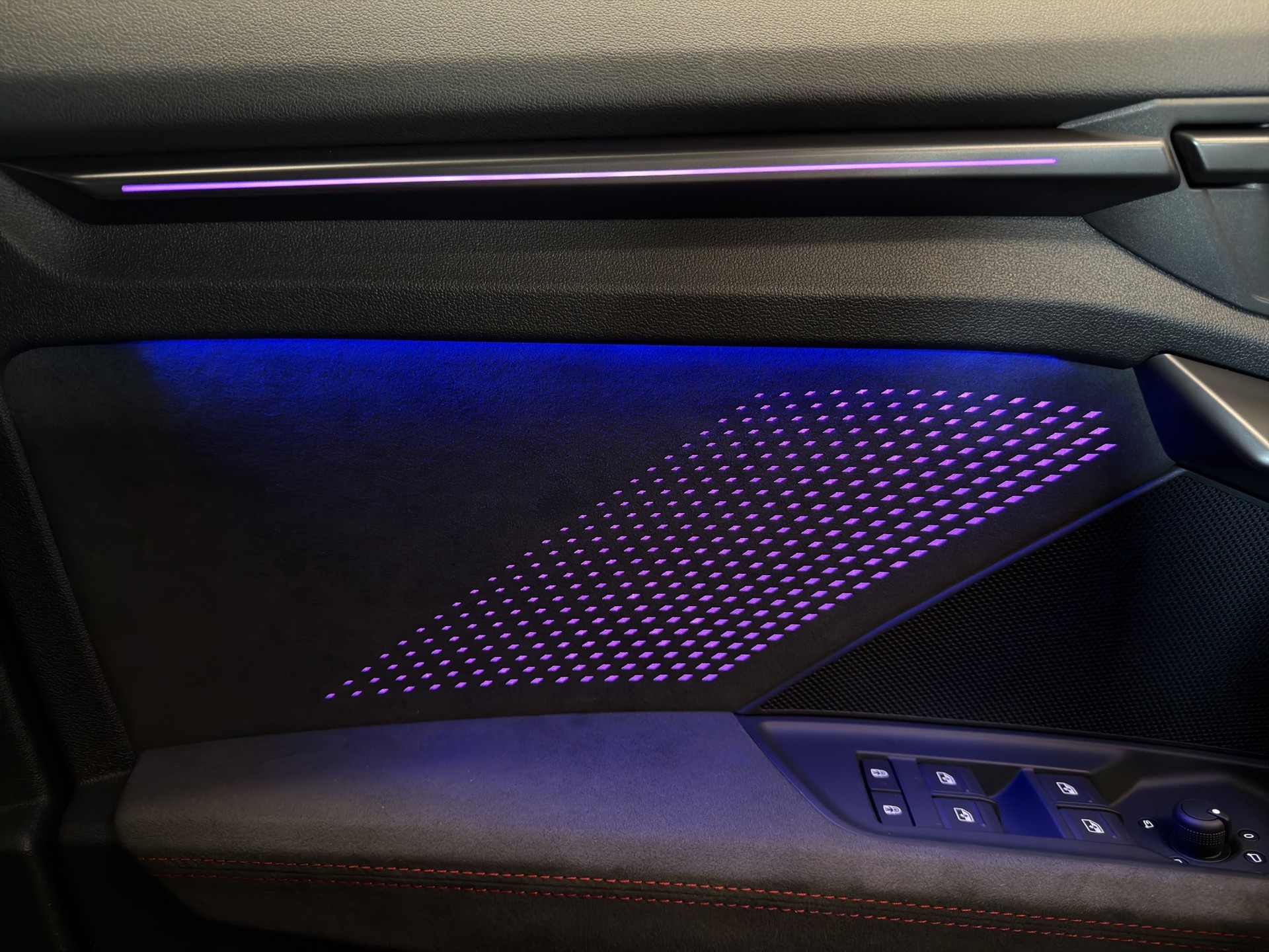 AUDI RS3 Limousine 2.5 TSI quattro S-tronic MTM-Umbau-image-19