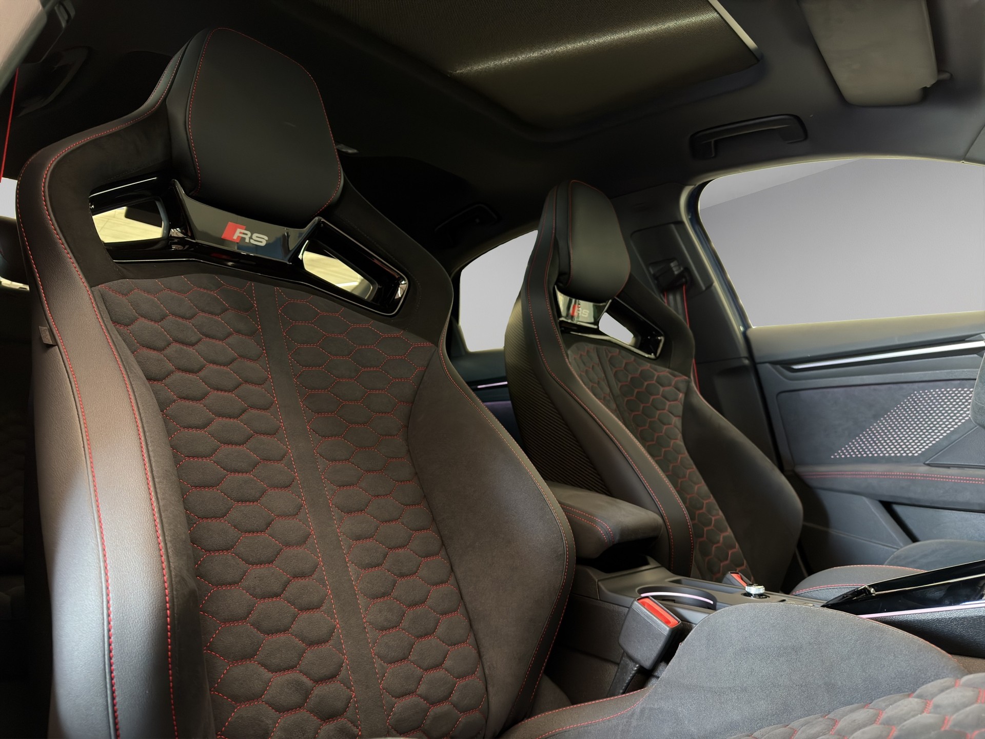 AUDI RS3 Limousine 2.5 TSI quattro S-tronic MTM-Umbau-image-13