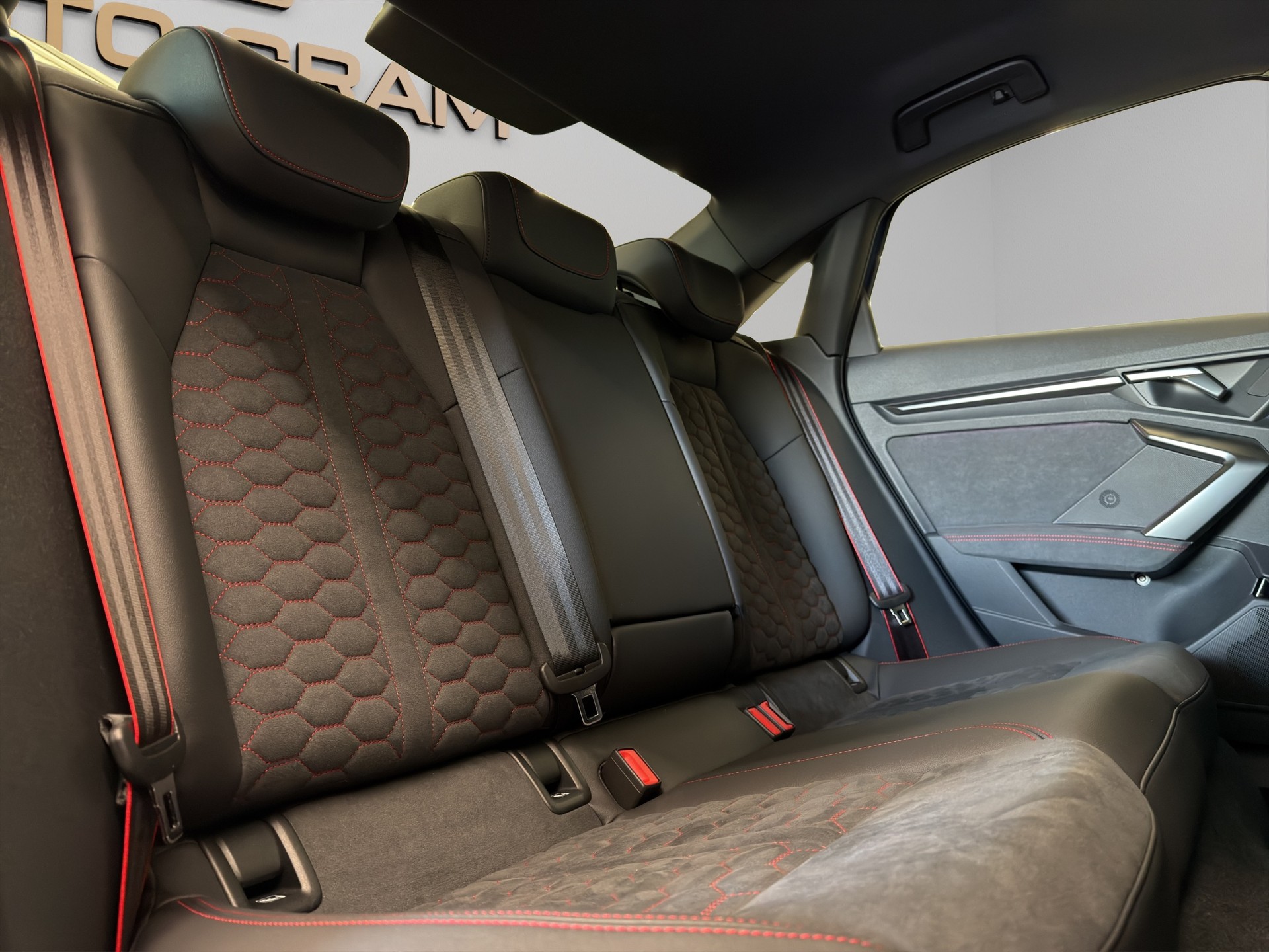 AUDI RS3 Limousine 2.5 TSI quattro S-tronic MTM-Umbau-image-26