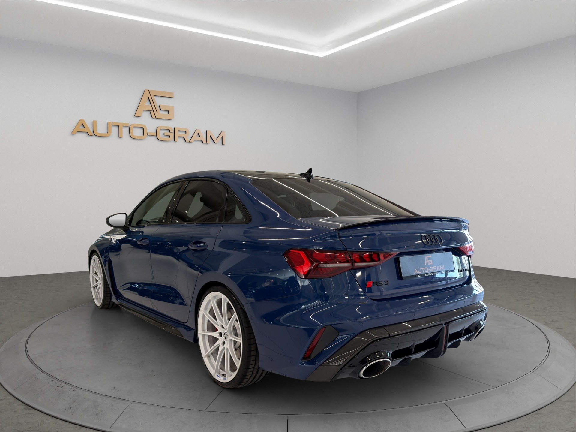 AUDI RS3 Limousine 2.5 TSI quattro S-tronic MTM-Umbau-showroom-element-2