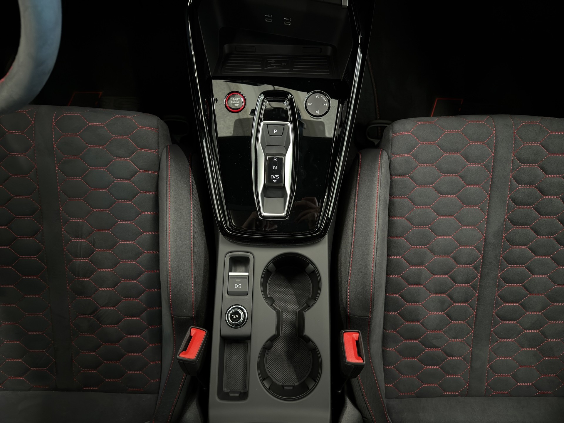 AUDI RS3 Limousine 2.5 TSI quattro S-tronic MTM-Umbau-image-17