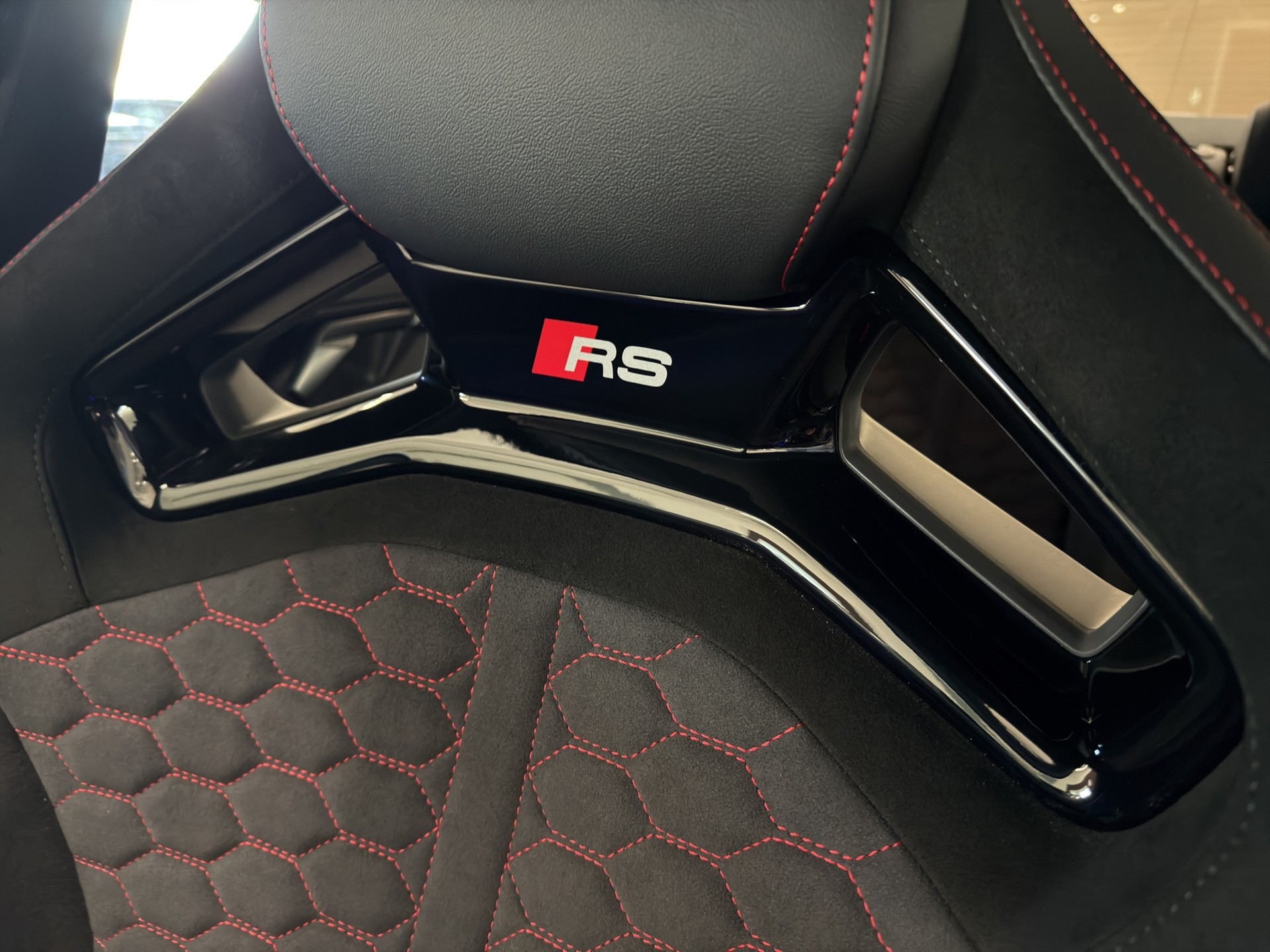 AUDI RS3 Limousine 2.5 TSI quattro S-tronic MTM-Umbau-image-21