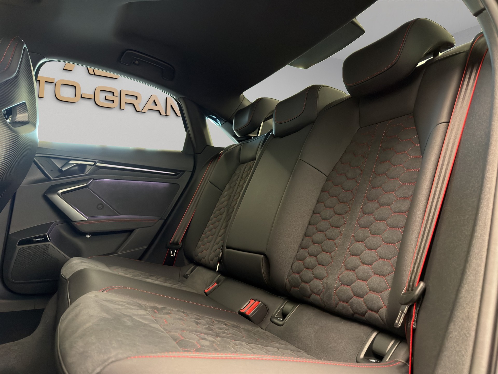 AUDI RS3 Limousine 2.5 TSI quattro S-tronic MTM-Umbau-image-25