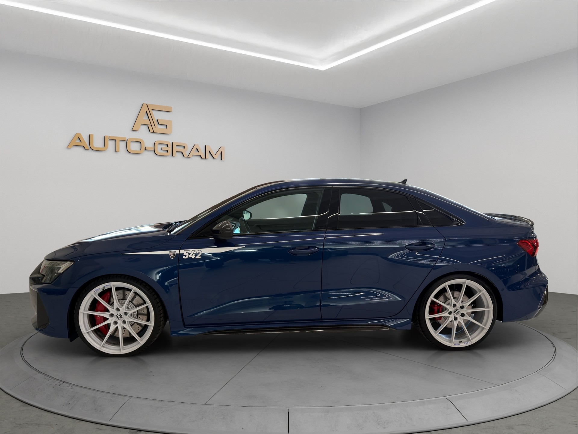 AUDI RS3 Limousine 2.5 TSI quattro S-tronic MTM-Umbau-showroom-element-1