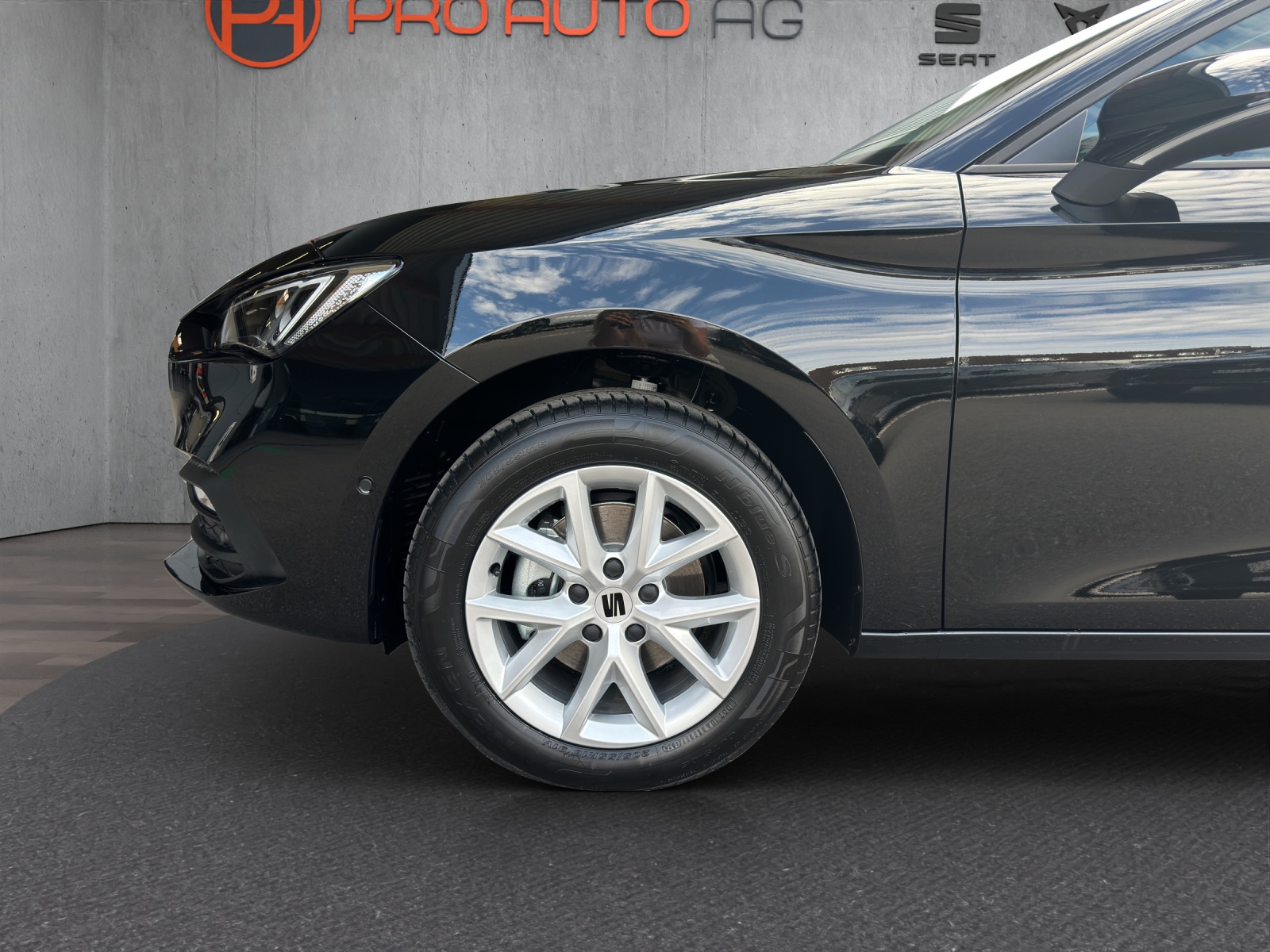 SEAT Leon ST 1.5 eTSI mHEV DSG Style-image-12