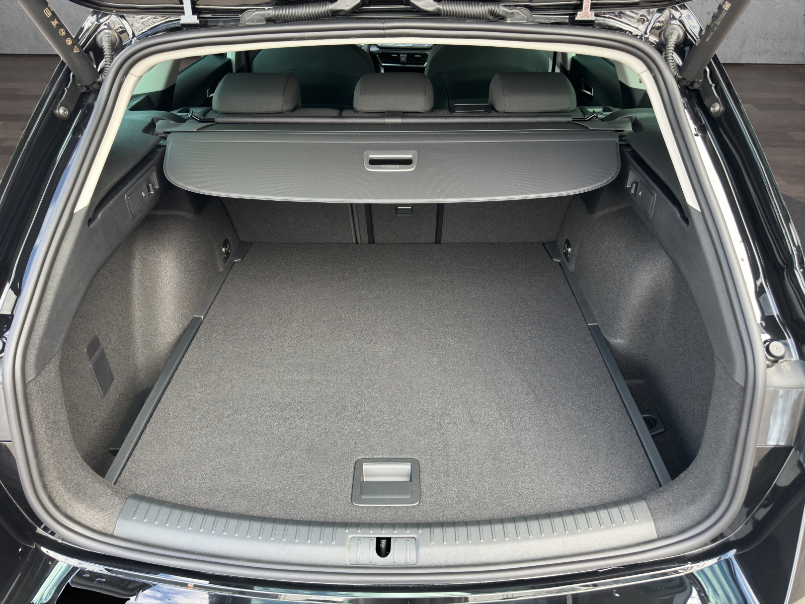 SEAT Leon ST 1.5 eTSI mHEV DSG Style-image-11