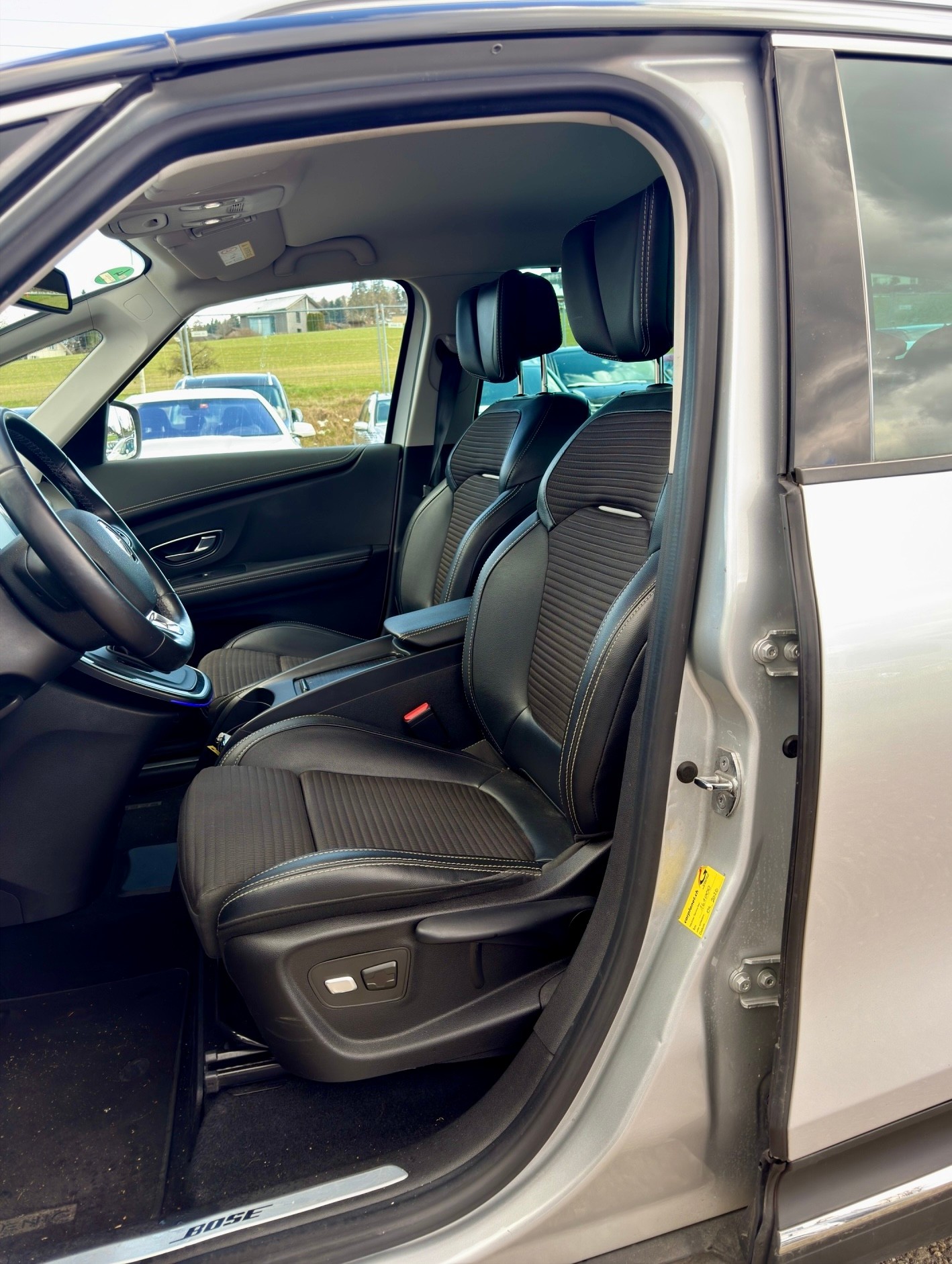RENAULT Grand Scénic 1.5 dCi Initiale Paris EDC 7 Plätze-image-8