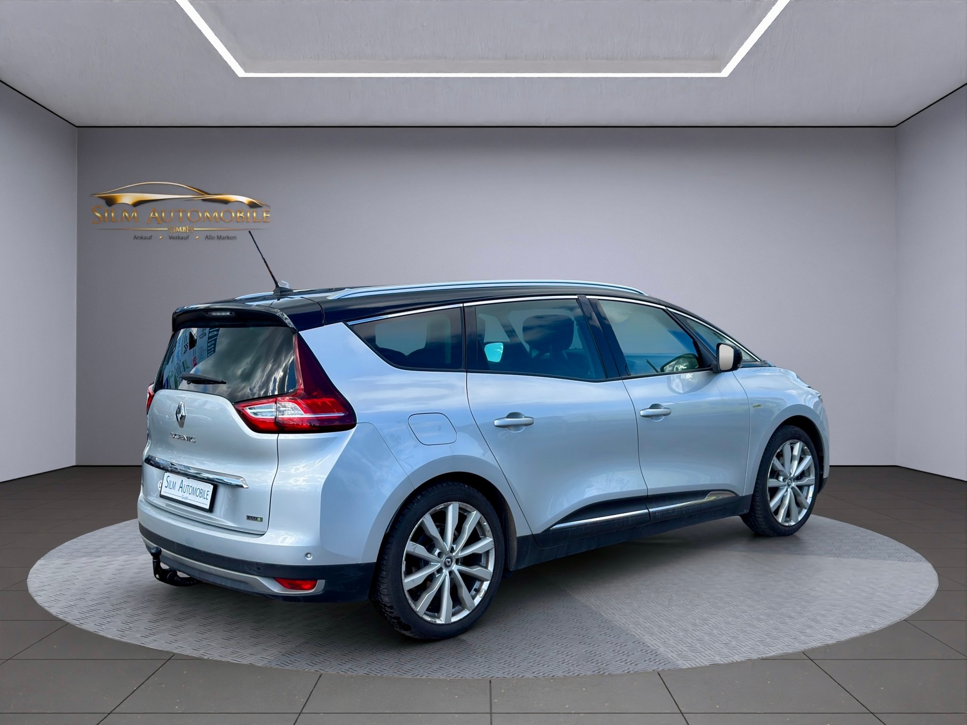 RENAULT Grand Scénic 1.5 dCi Initiale Paris EDC 7 Plätze-image-4