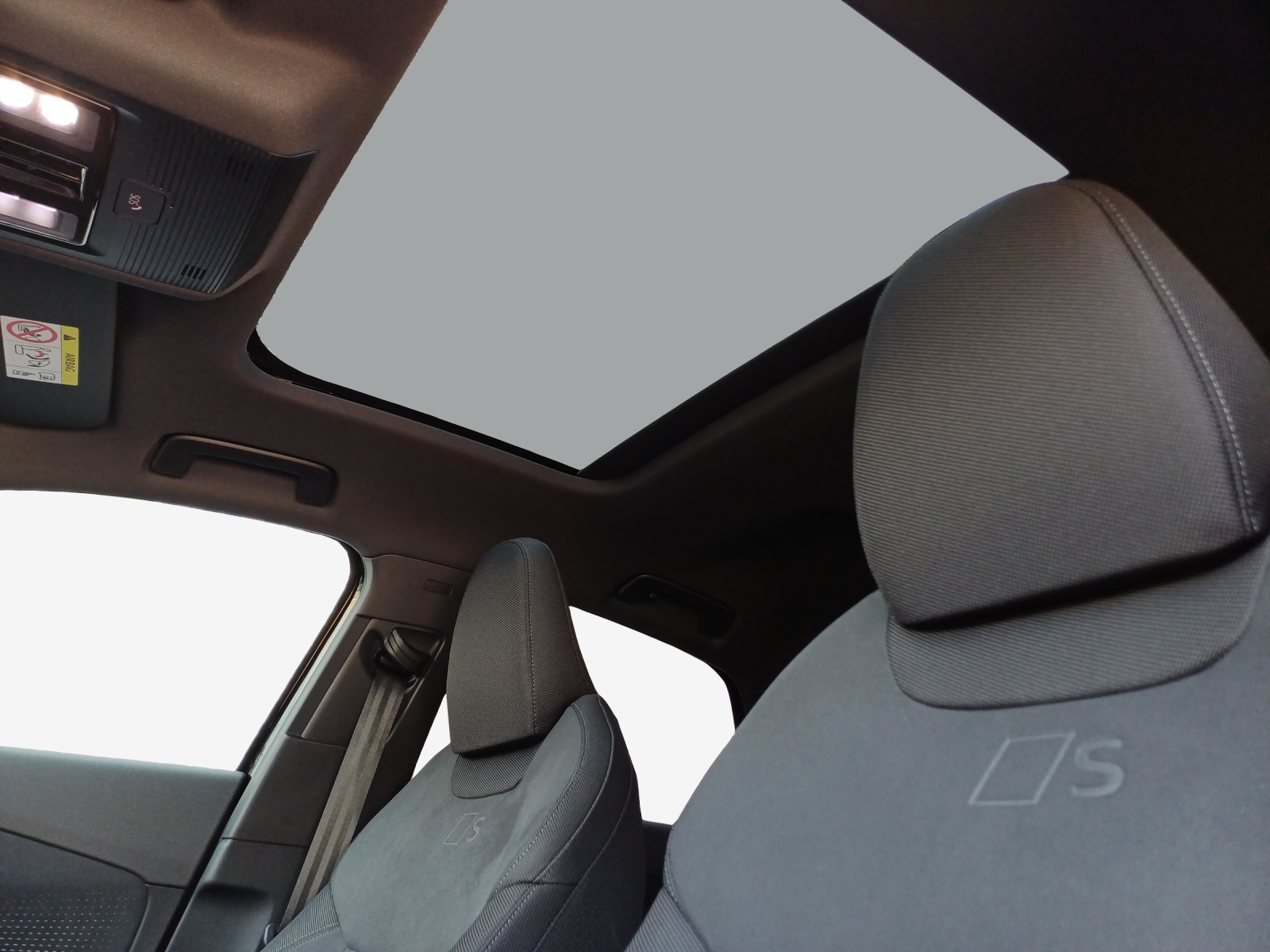 AUDI Q3 Sportback e-hybrid 200 kW S tronig-image-14