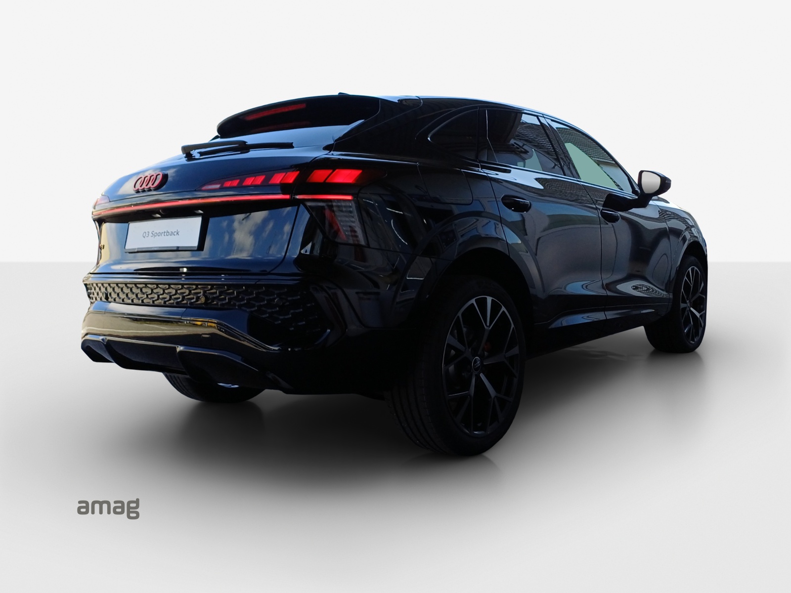AUDI Q3 Sportback e-hybrid 200 kW S tronig-image-4