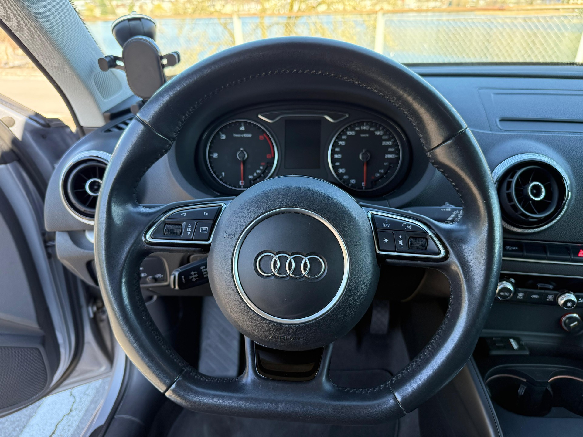 AUDI A3 1.6 TDI Ambition S-tronic-image-7