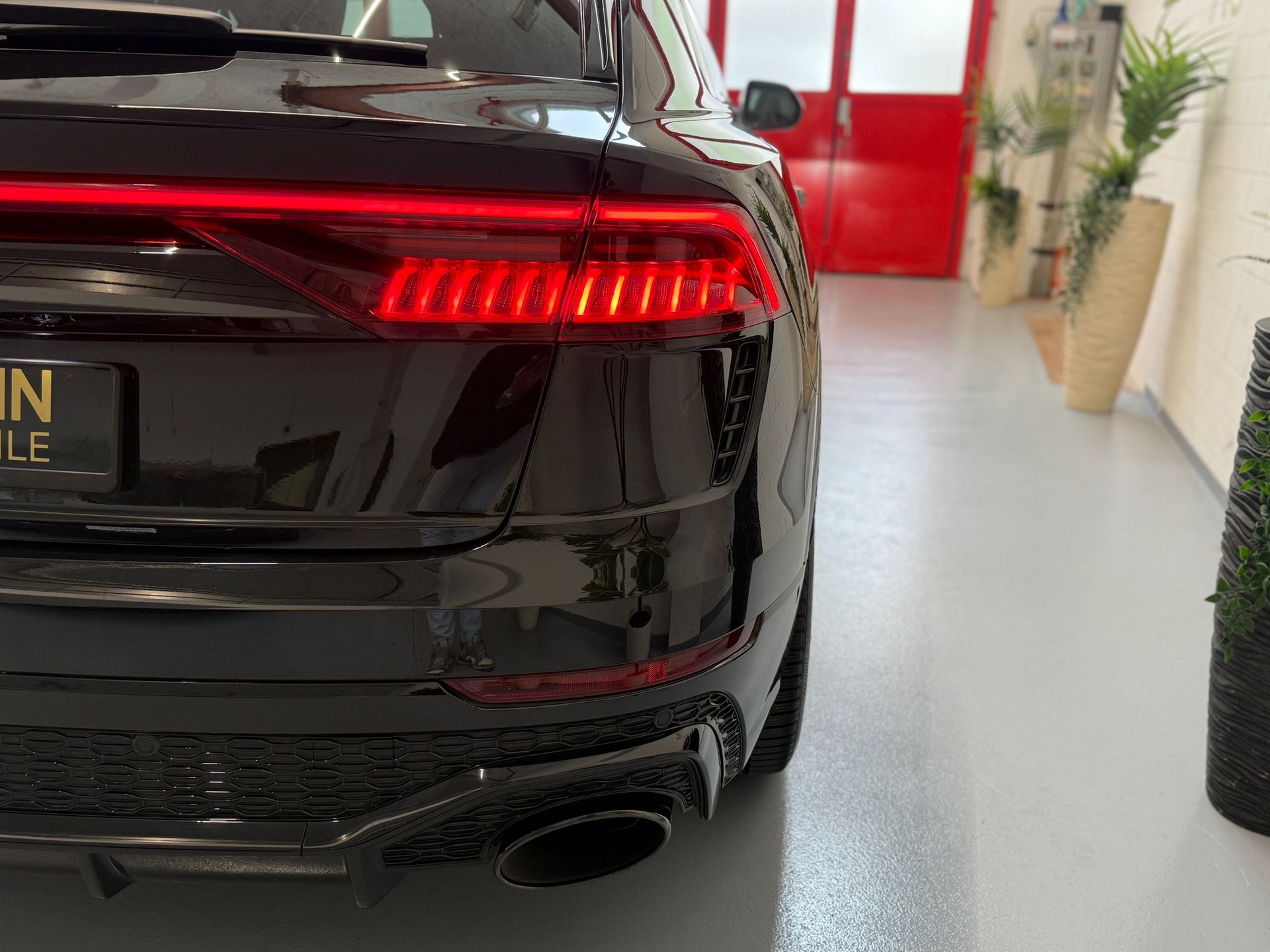 AUDI RSQ8-image-4