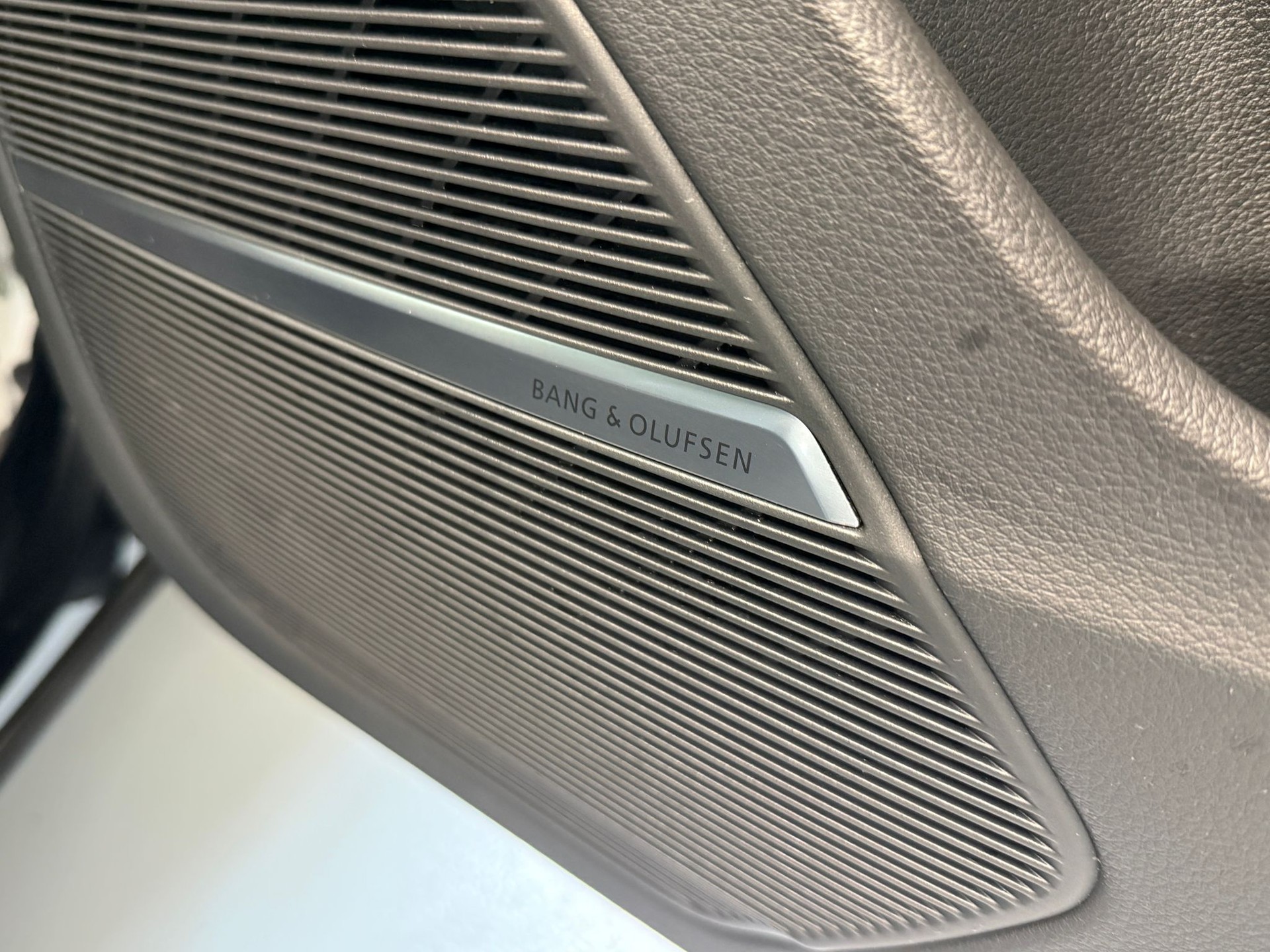 AUDI RSQ8-image-23