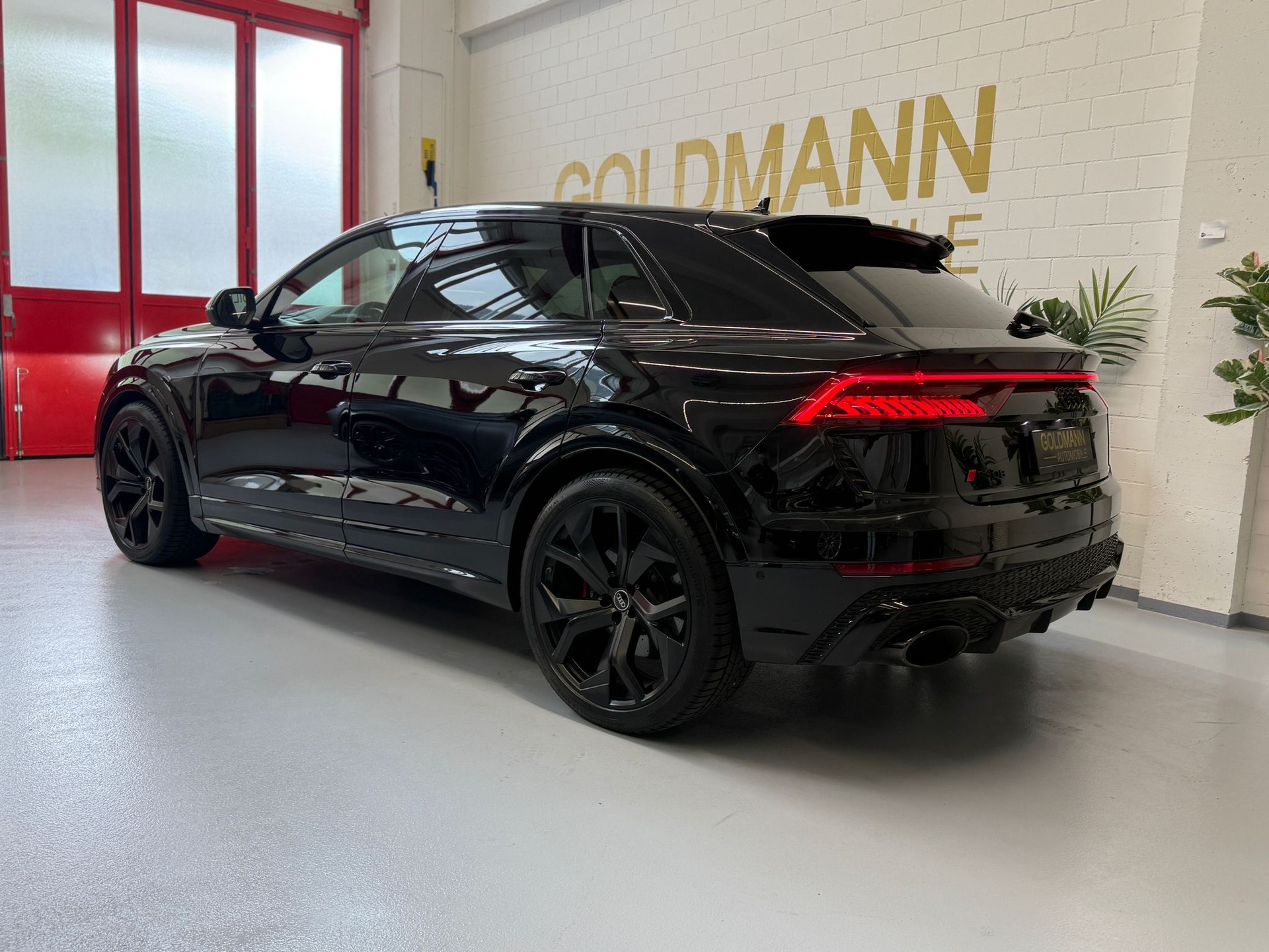 AUDI RSQ8-image-1