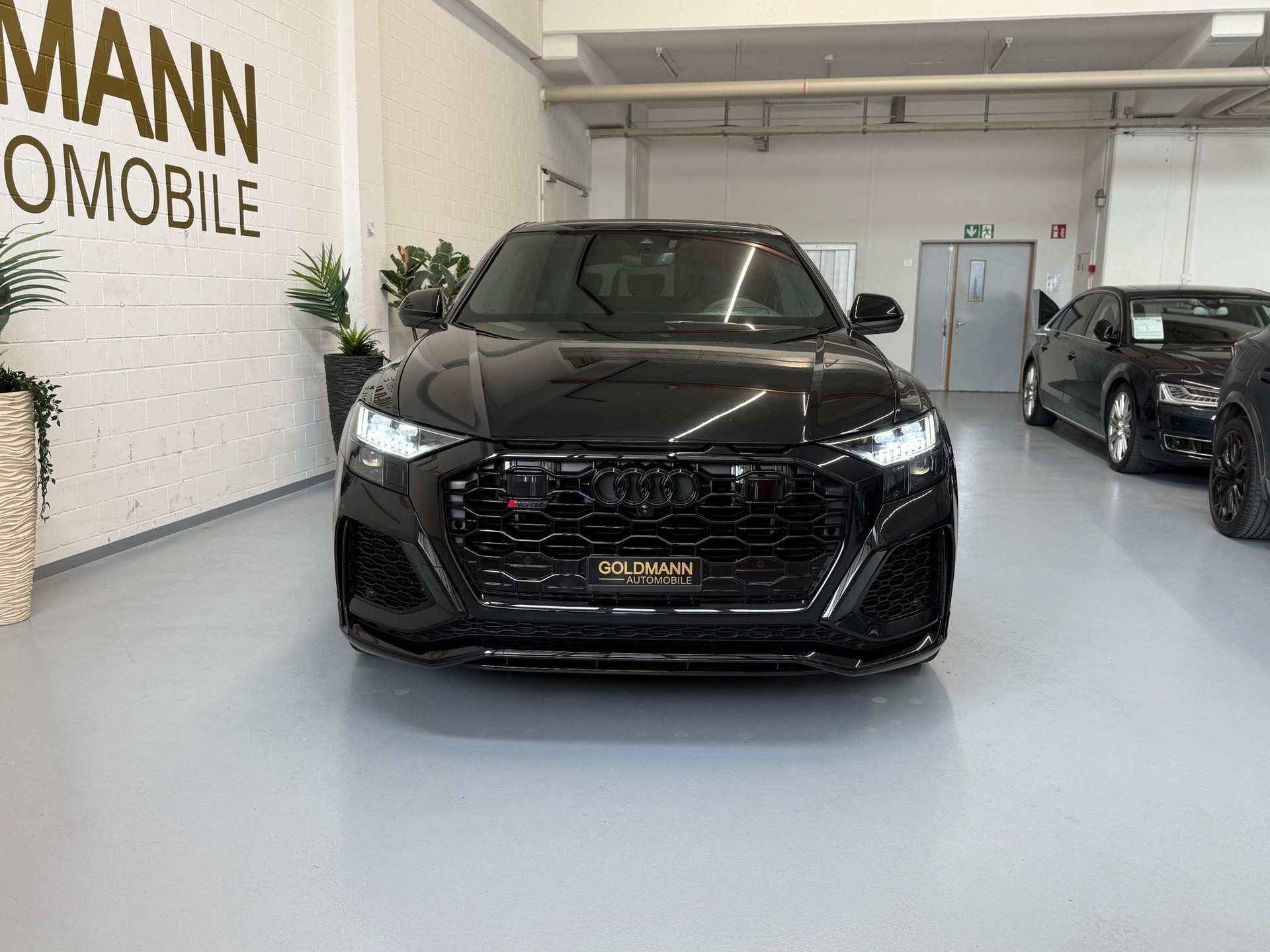 AUDI RSQ8-image-6