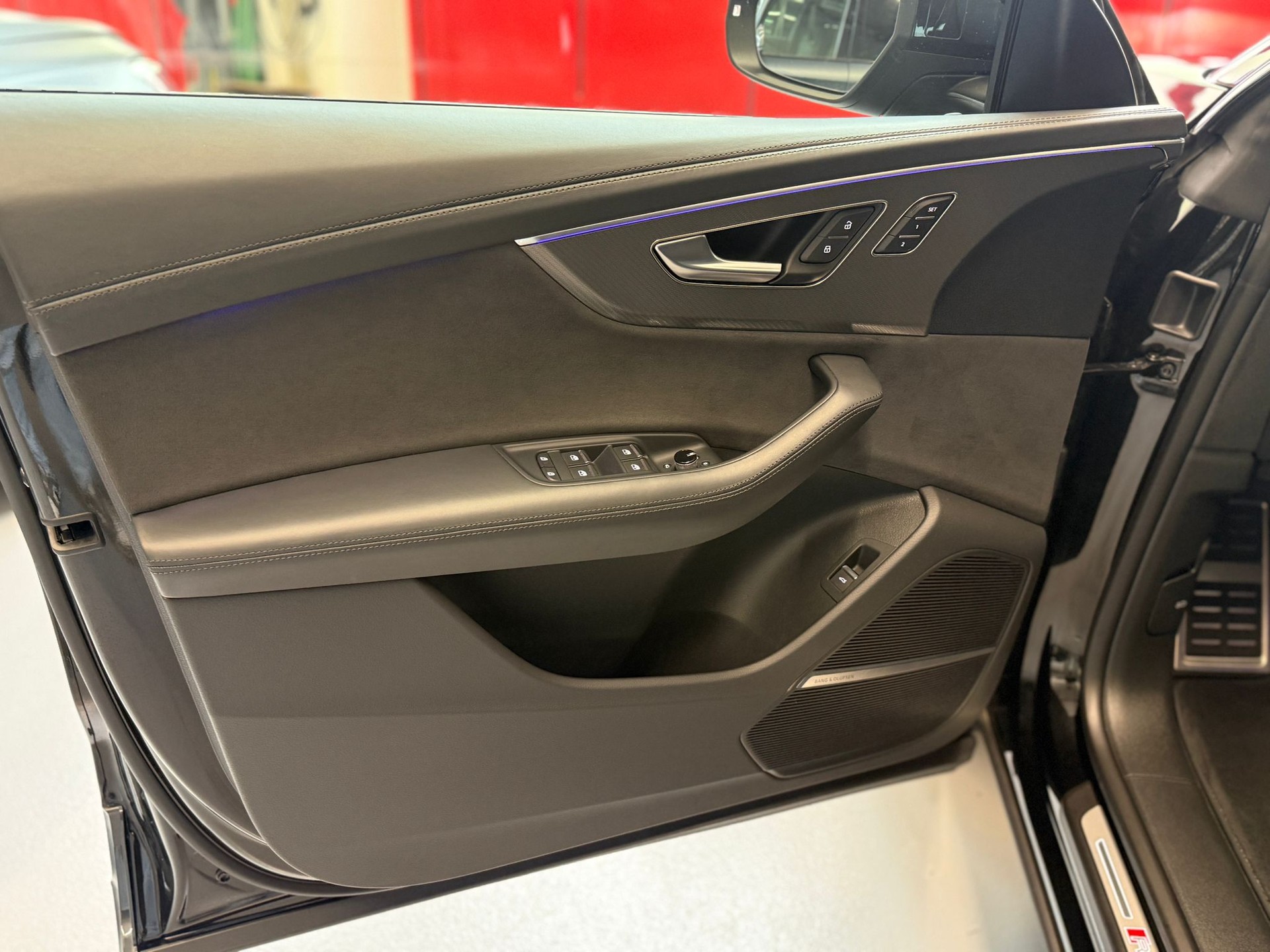 AUDI RSQ8-image-9
