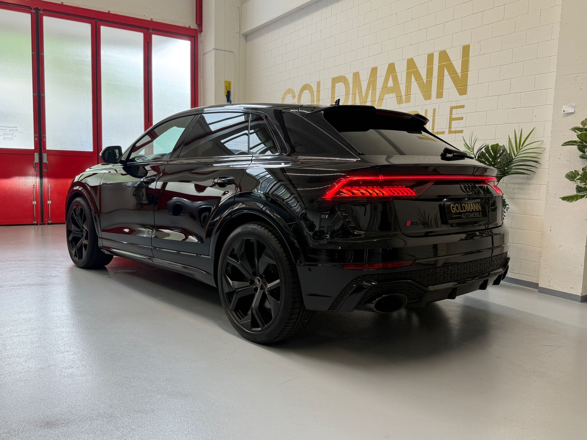 AUDI RSQ8-image-2