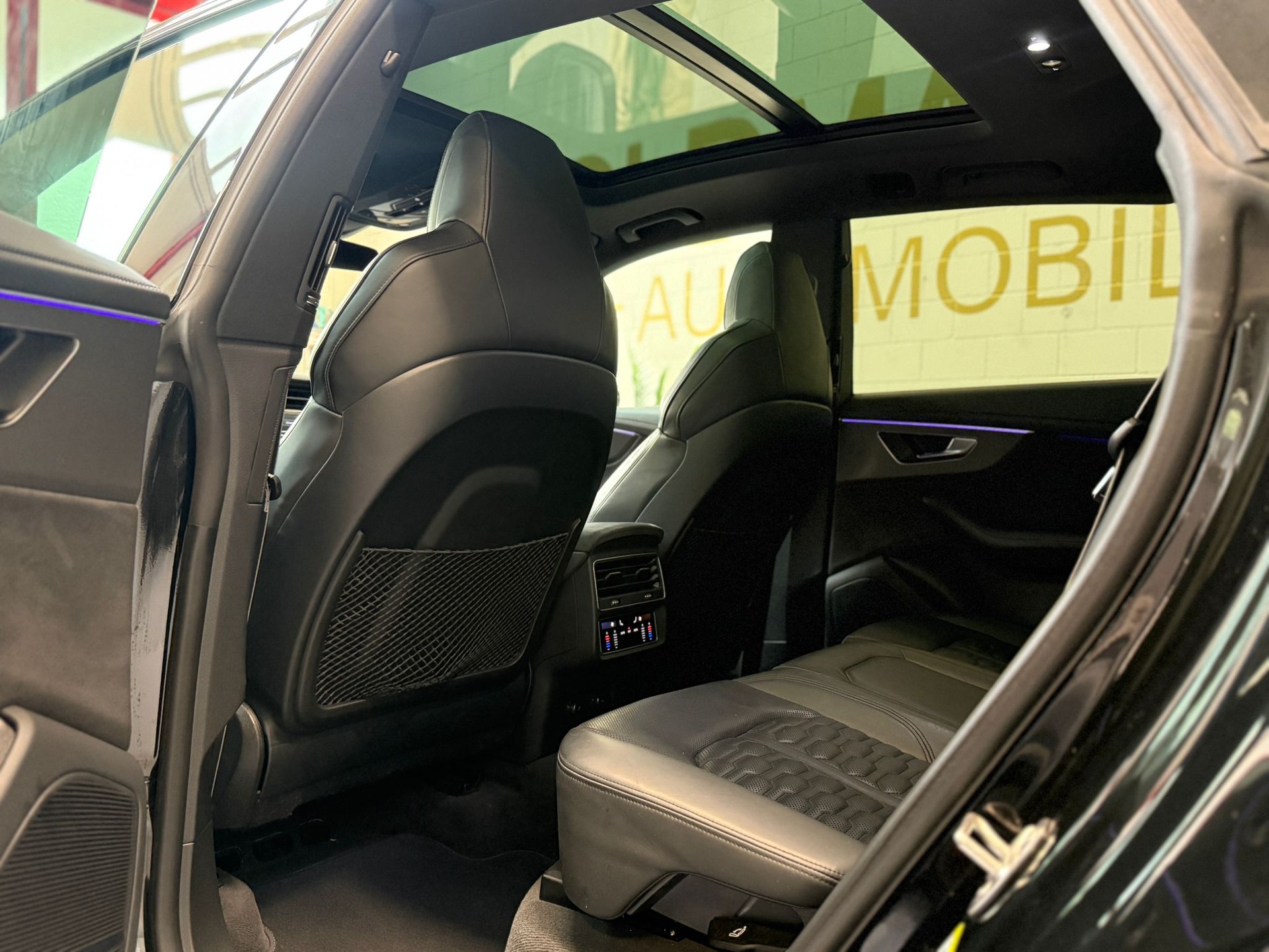 AUDI RSQ8-image-11