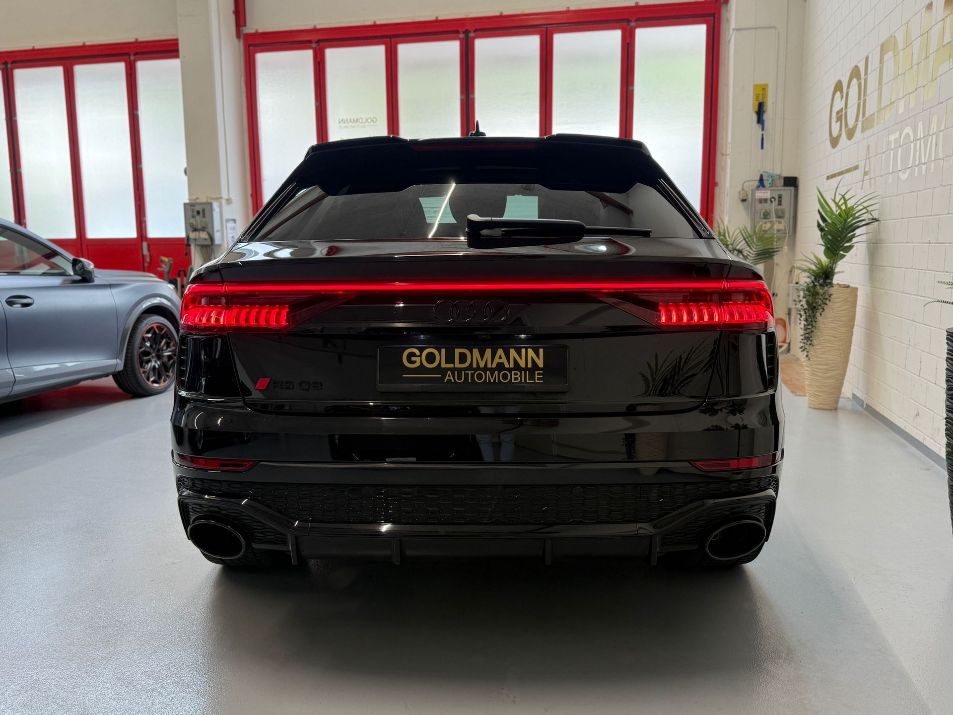 AUDI RSQ8-image-3