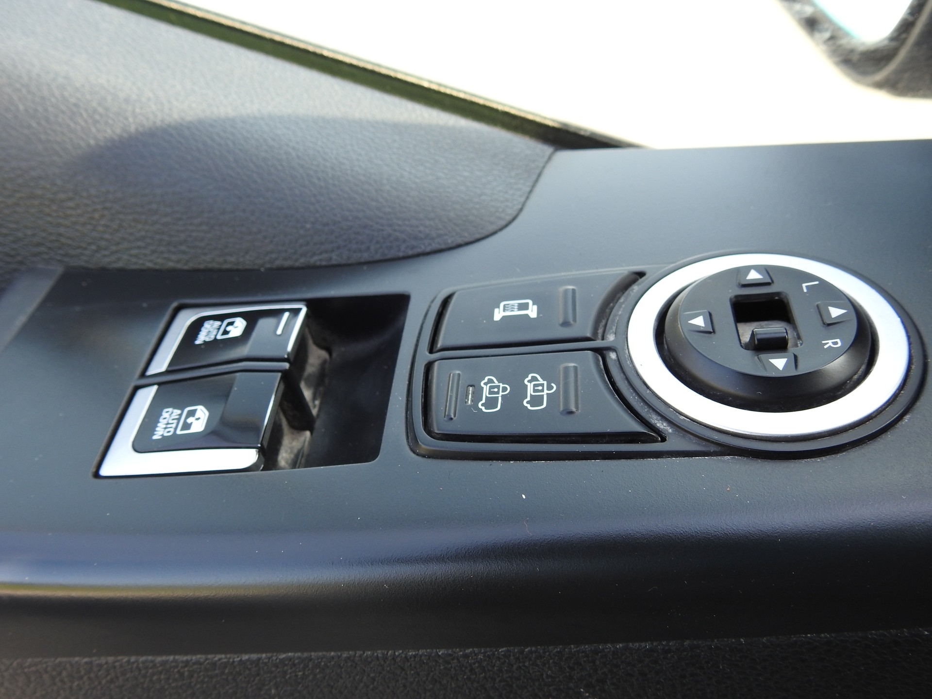 HYUNDAI H350 2.5 CRDi Amplia L2-image-23