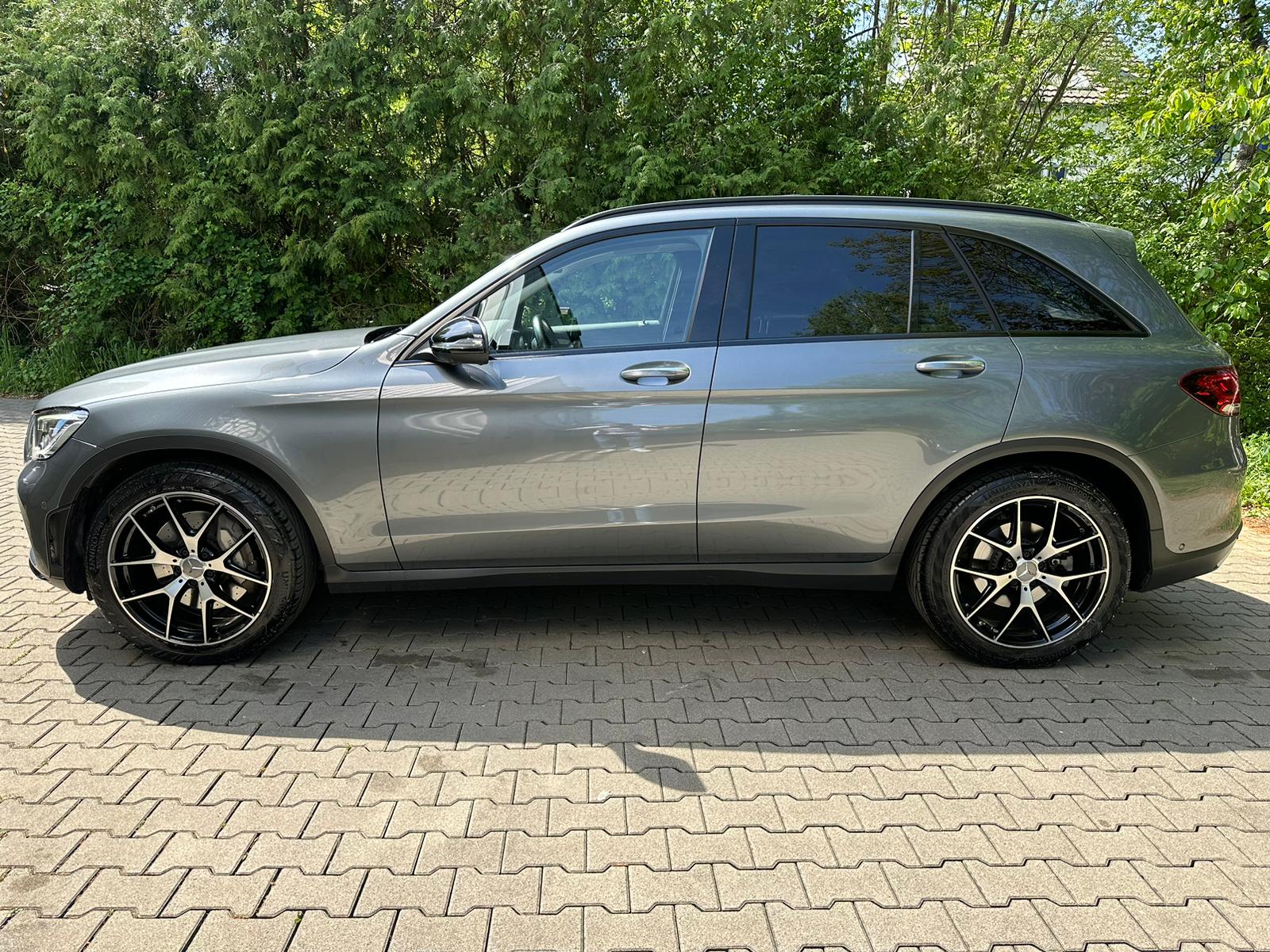 MERCEDES-BENZ GLC 300 d AMG Line 4Matic 9G-Tronic-image-1