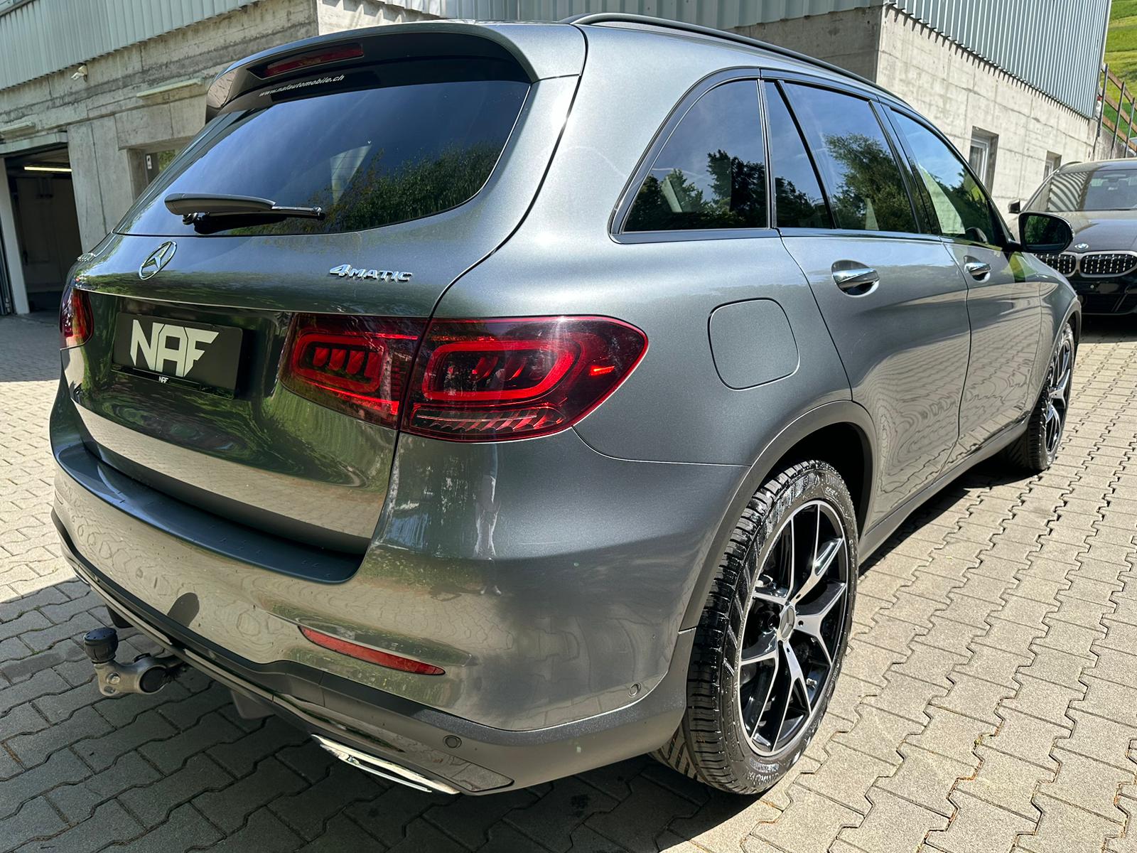 MERCEDES-BENZ GLC 300 d AMG Line 4Matic 9G-Tronic-image-5