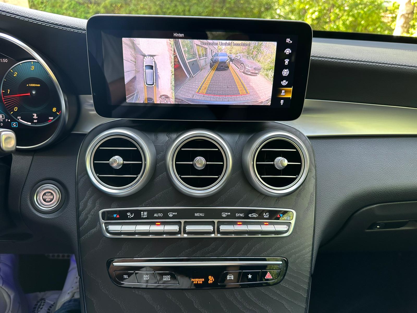 MERCEDES-BENZ GLC 300 d AMG Line 4Matic 9G-Tronic-image-22