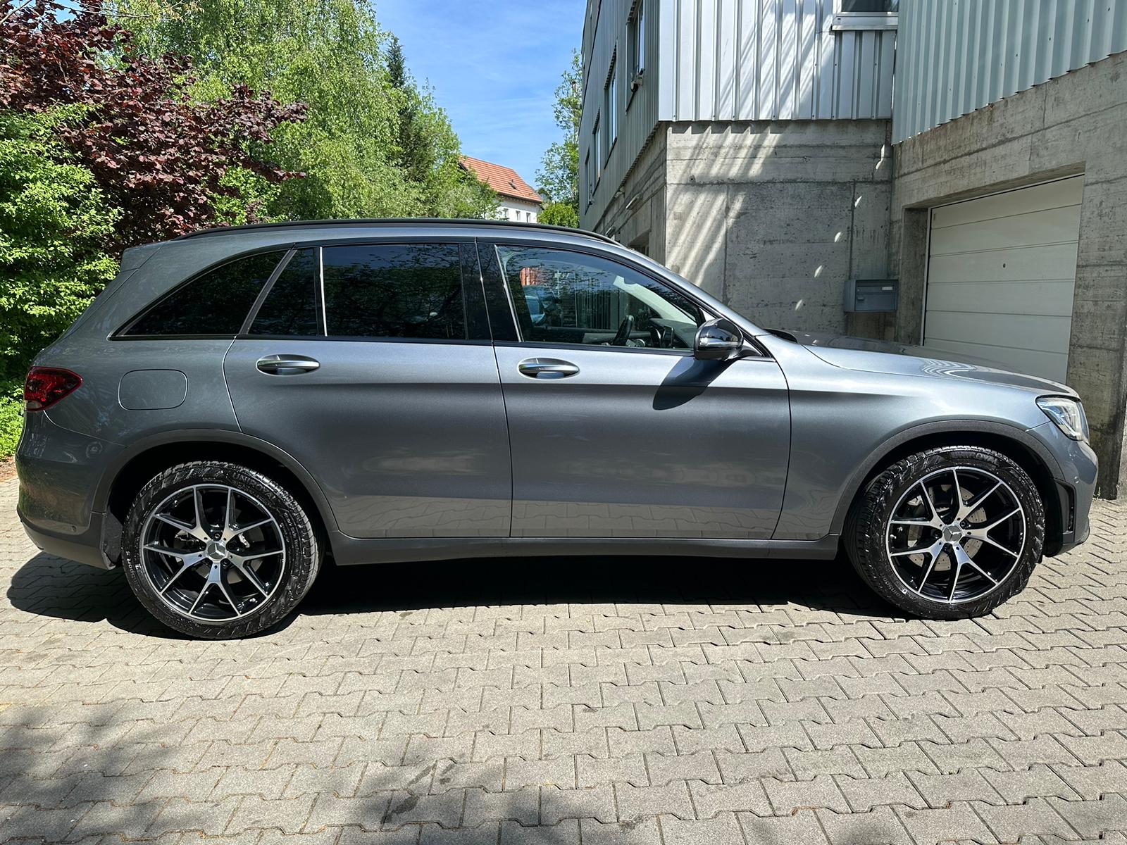 MERCEDES-BENZ GLC 300 d AMG Line 4Matic 9G-Tronic-image-6