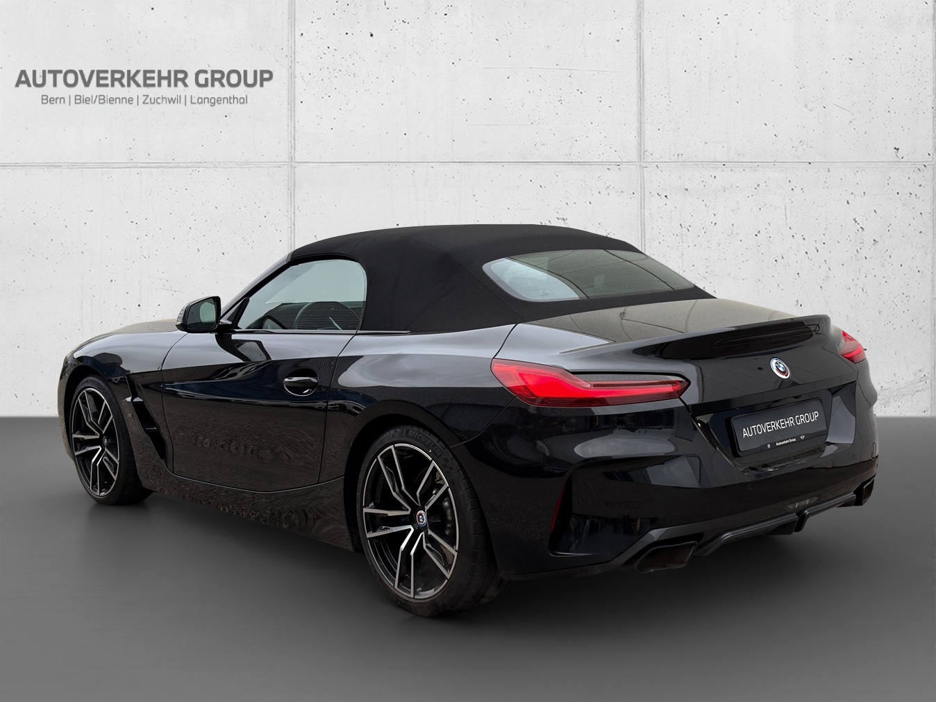 BMW Z4 M40i-showroom-element-2