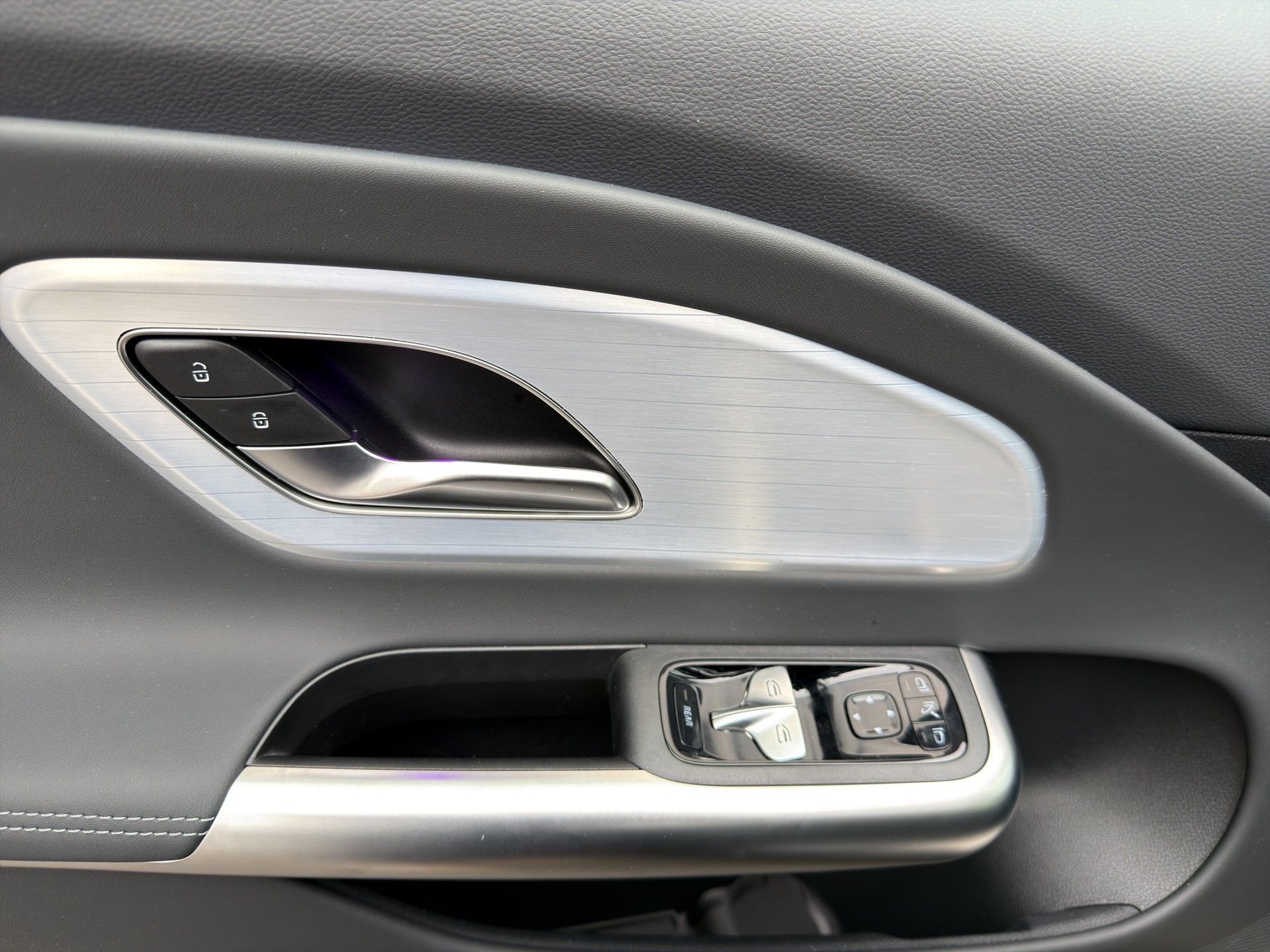 MERCEDES-BENZ CLA 180 8G-DCT-image-24