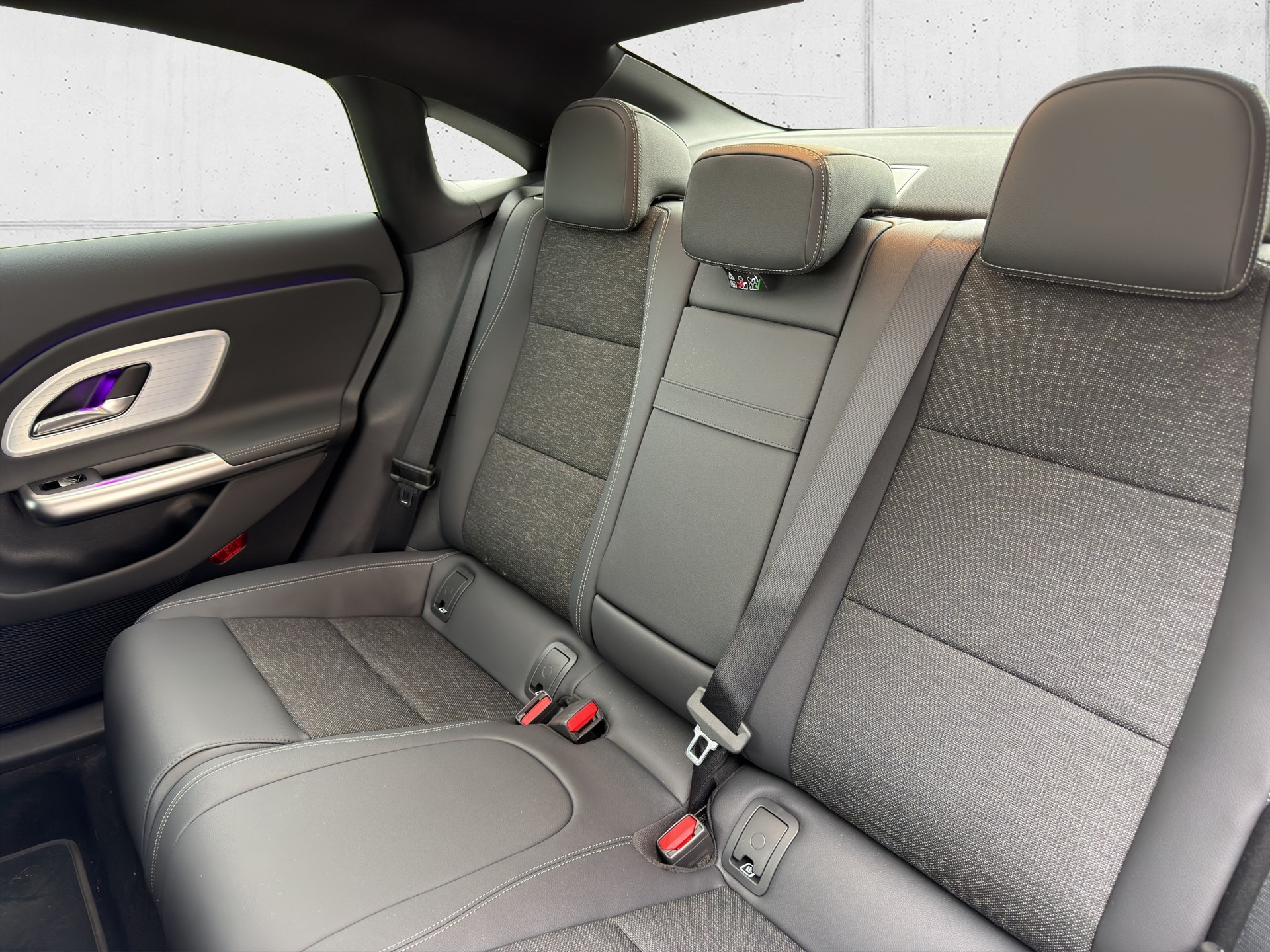 MERCEDES-BENZ CLA 180 8G-DCT-image-25