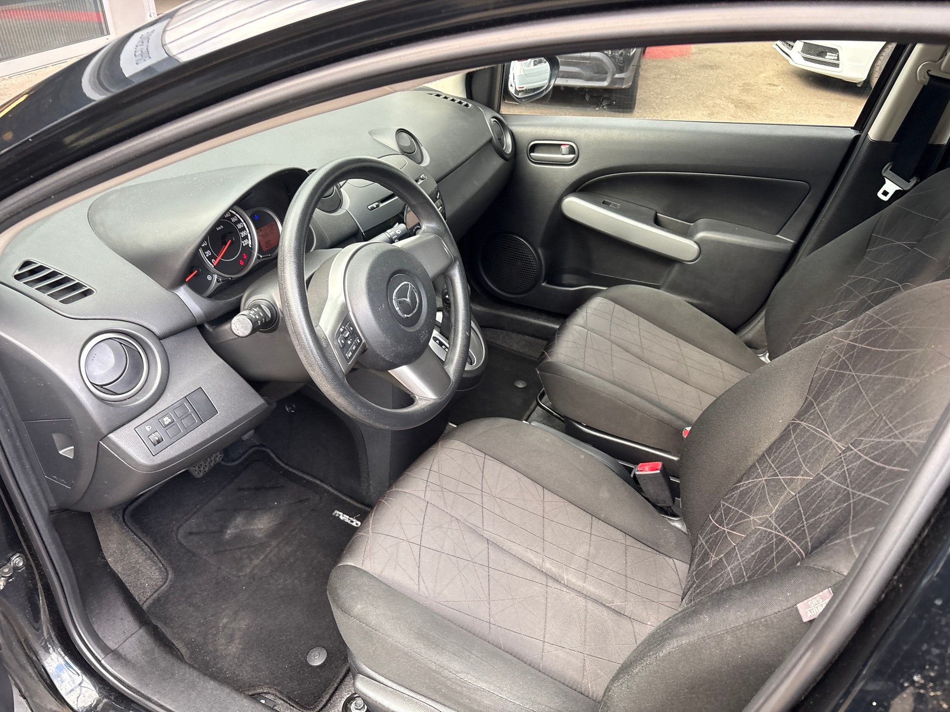 MAZDA 2 1.5i 16V Exclusive Automatic-image-6