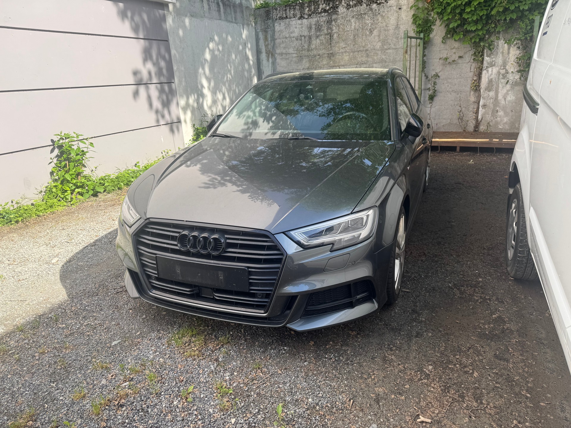 AUDI Q3 2.0 TFSI quattro S-tronic-image-8