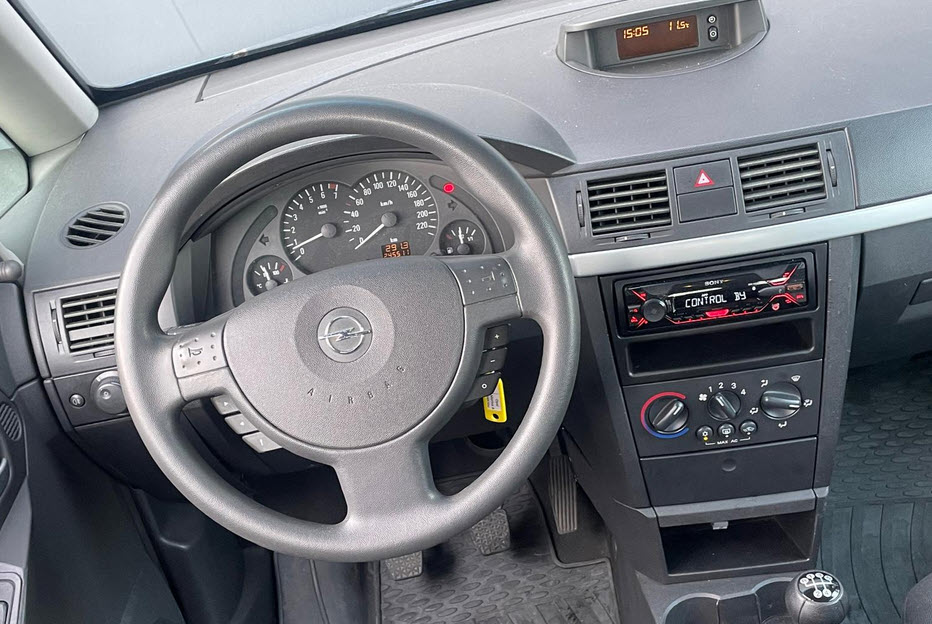 OPEL Meriva 1.8i 16V Cosmo-image-9