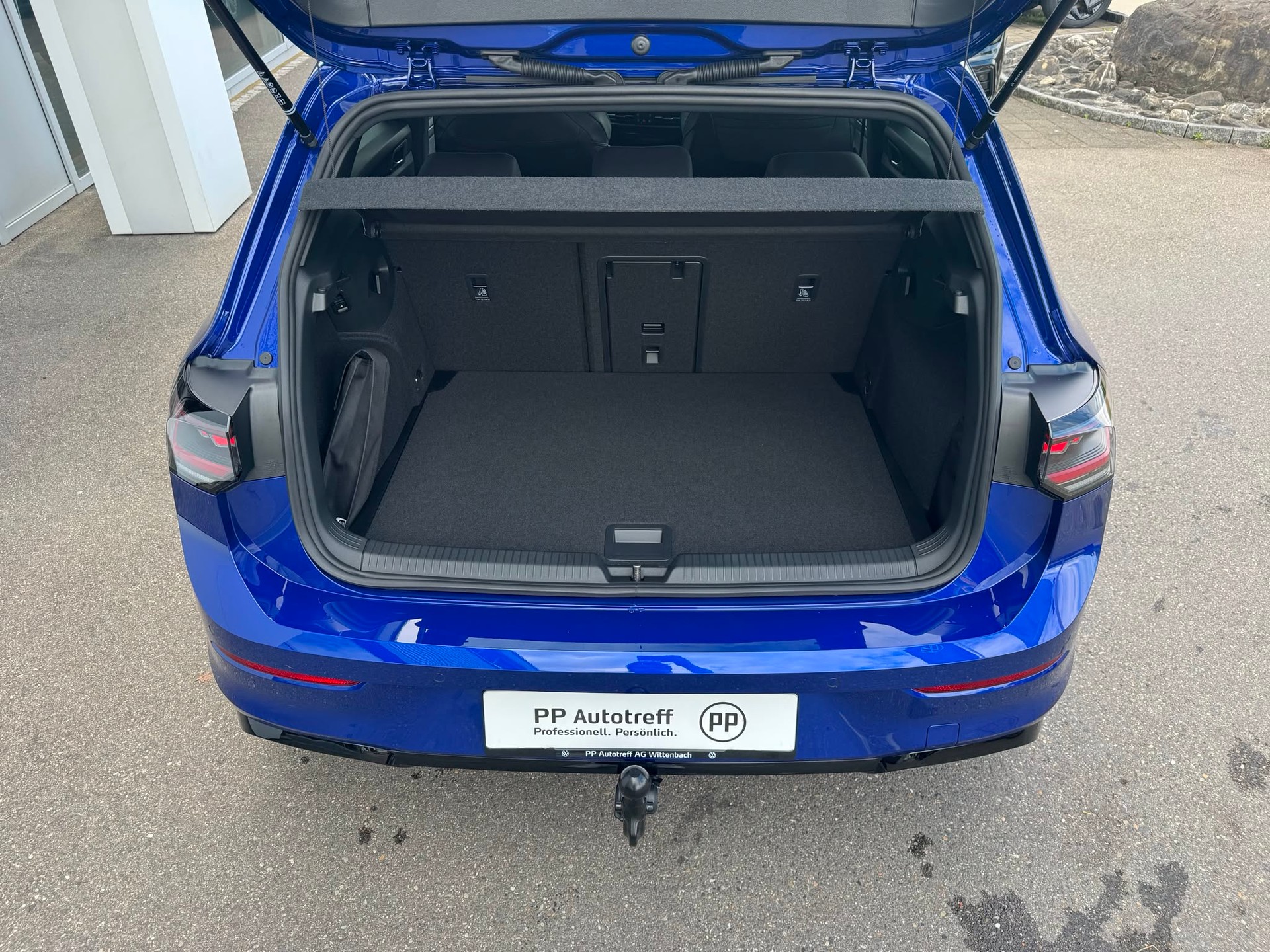 VW Golf 2.0 TSI R-Line DSG 4 Motion-image-4