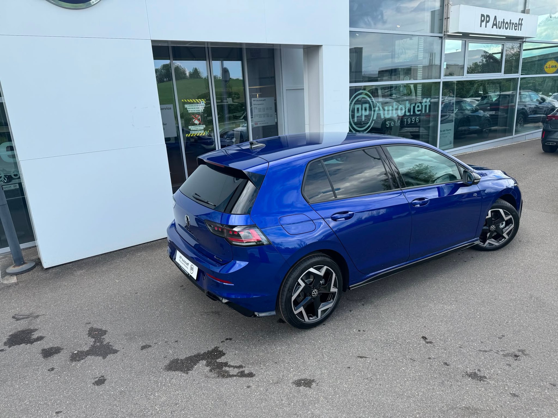 VW Golf 2.0 TSI R-Line DSG 4 Motion-image-3