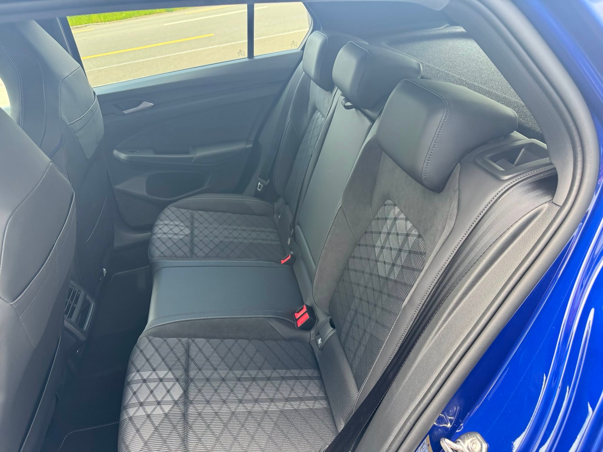 VW Golf 2.0 TSI R-Line DSG 4 Motion-image-5