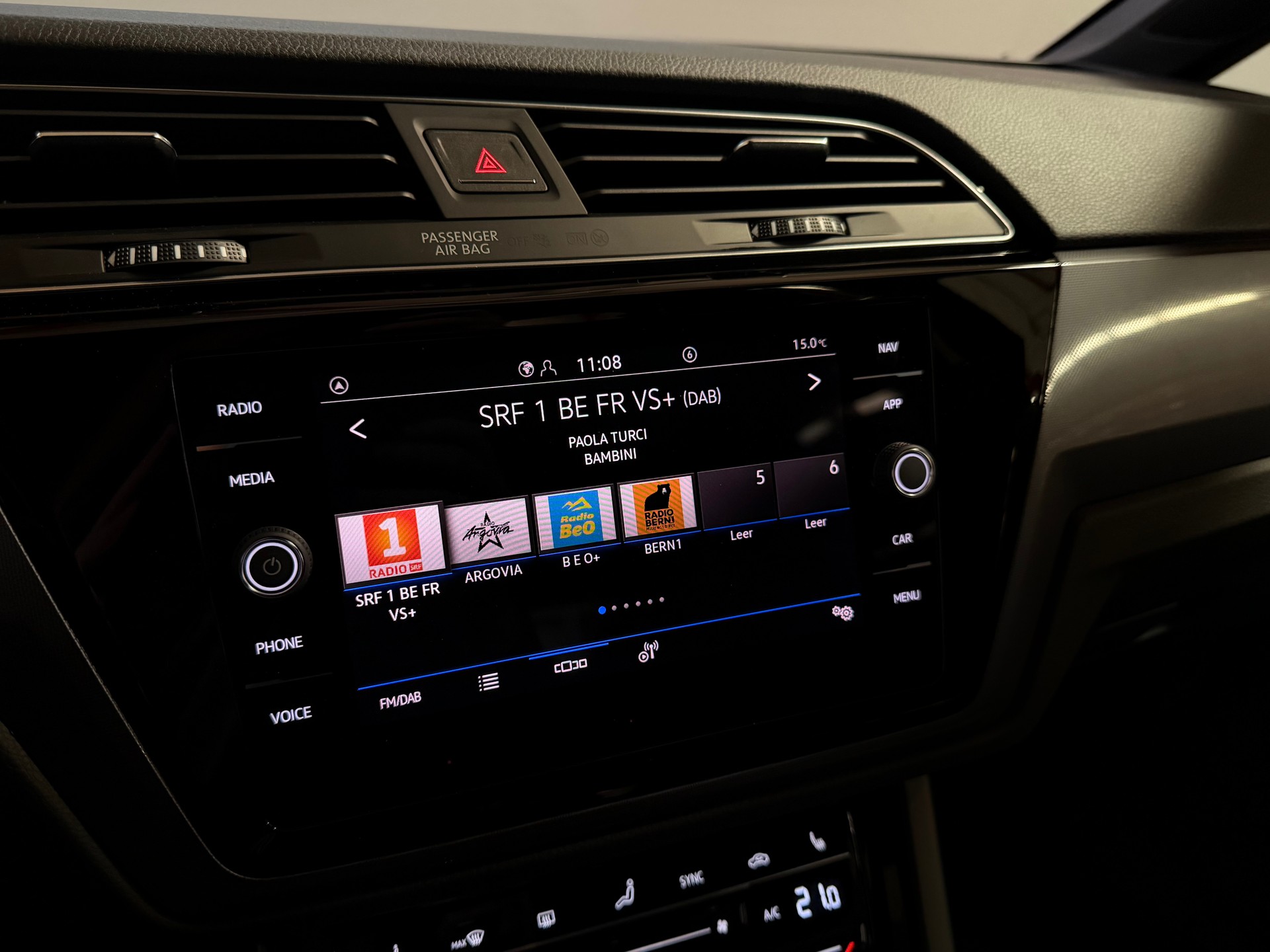 VW Touran 1.5 TSI EVO R-Line DSG Panorama-image-25