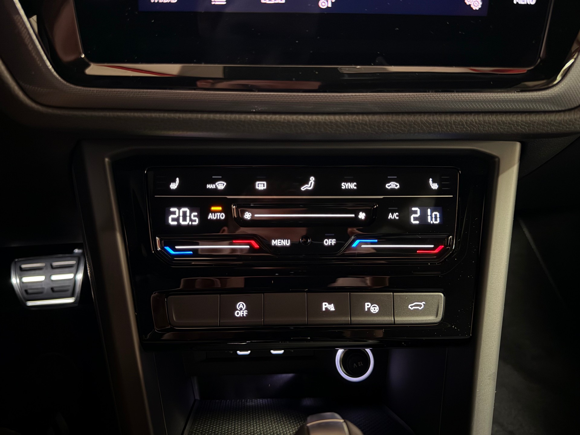 VW Touran 1.5 TSI EVO R-Line DSG Panorama-image-23