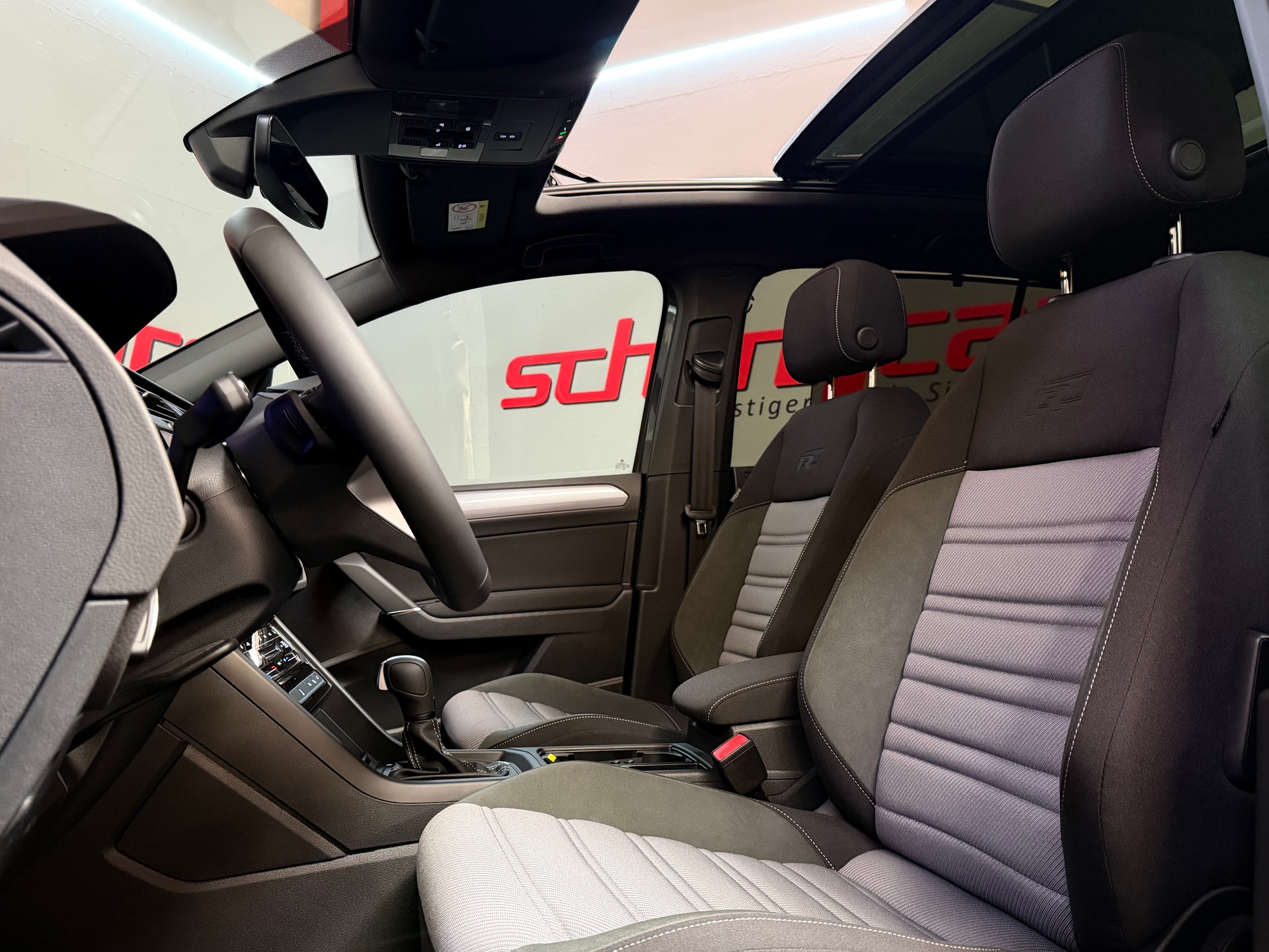 VW Touran 1.5 TSI EVO R-Line DSG Panorama-image-14