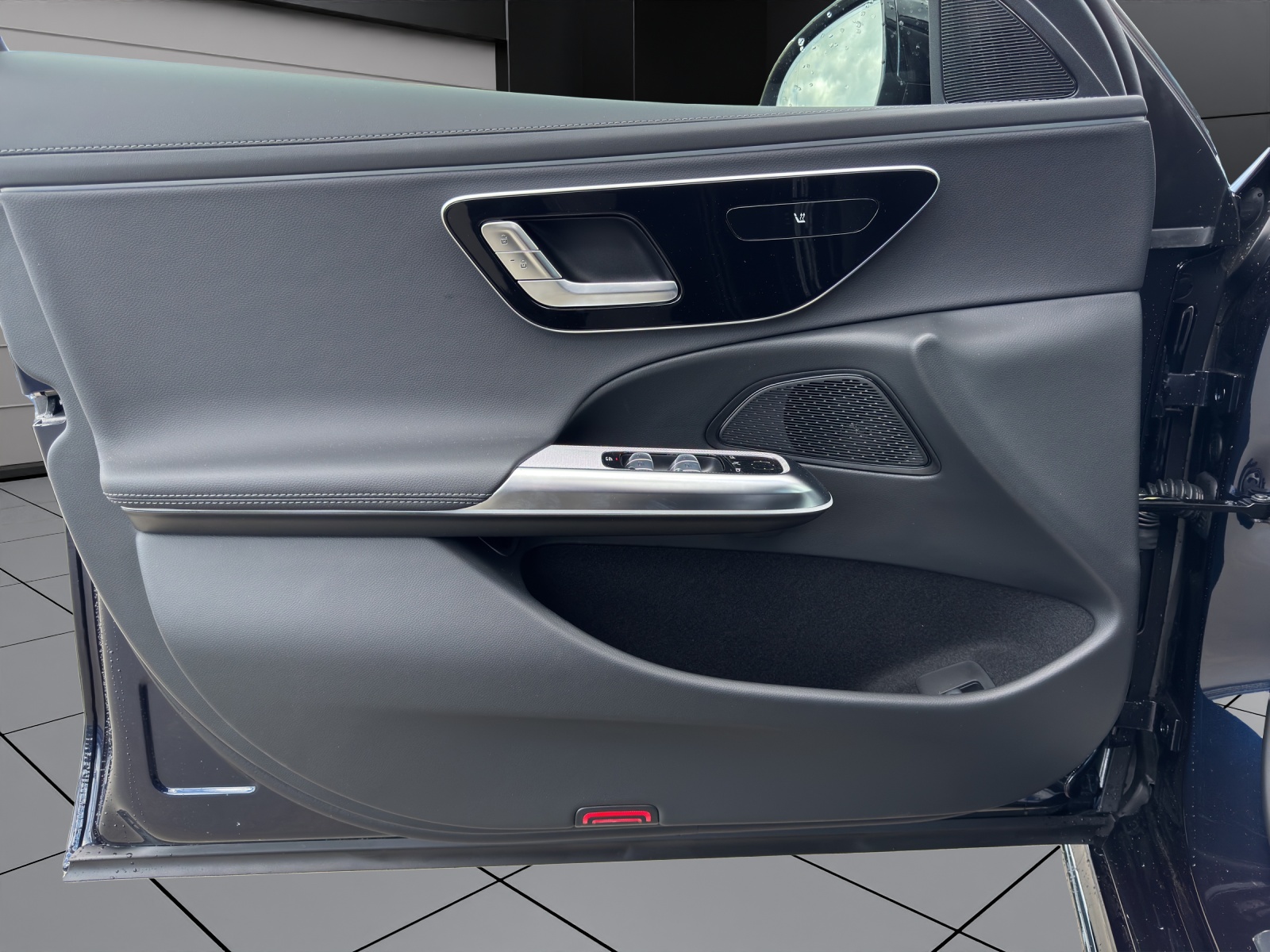 MERCEDES-BENZ E 220 d T 4Matic 9G-Tronic-image-10