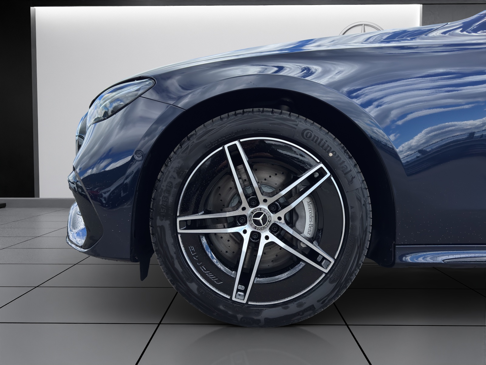 MERCEDES-BENZ E 220 d T 4Matic 9G-Tronic-image-12