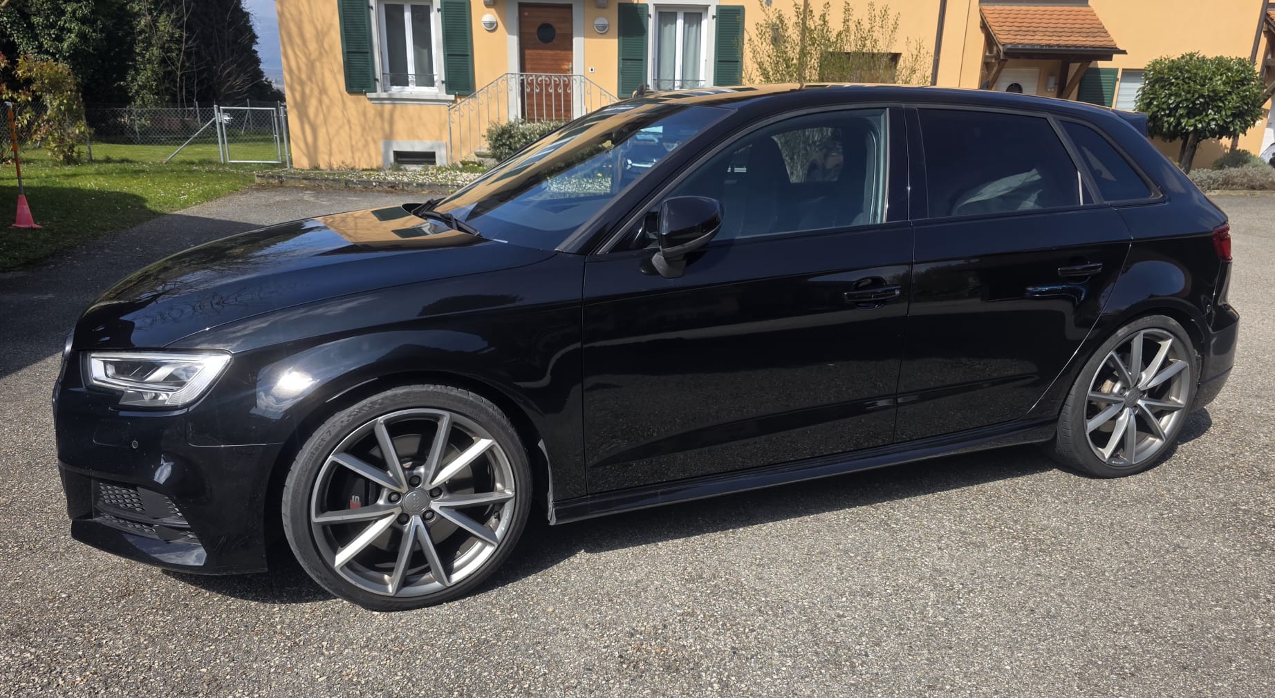 AUDI S3 Sportback 2.0 TFSI quattro S-tronic-showroom-element-1