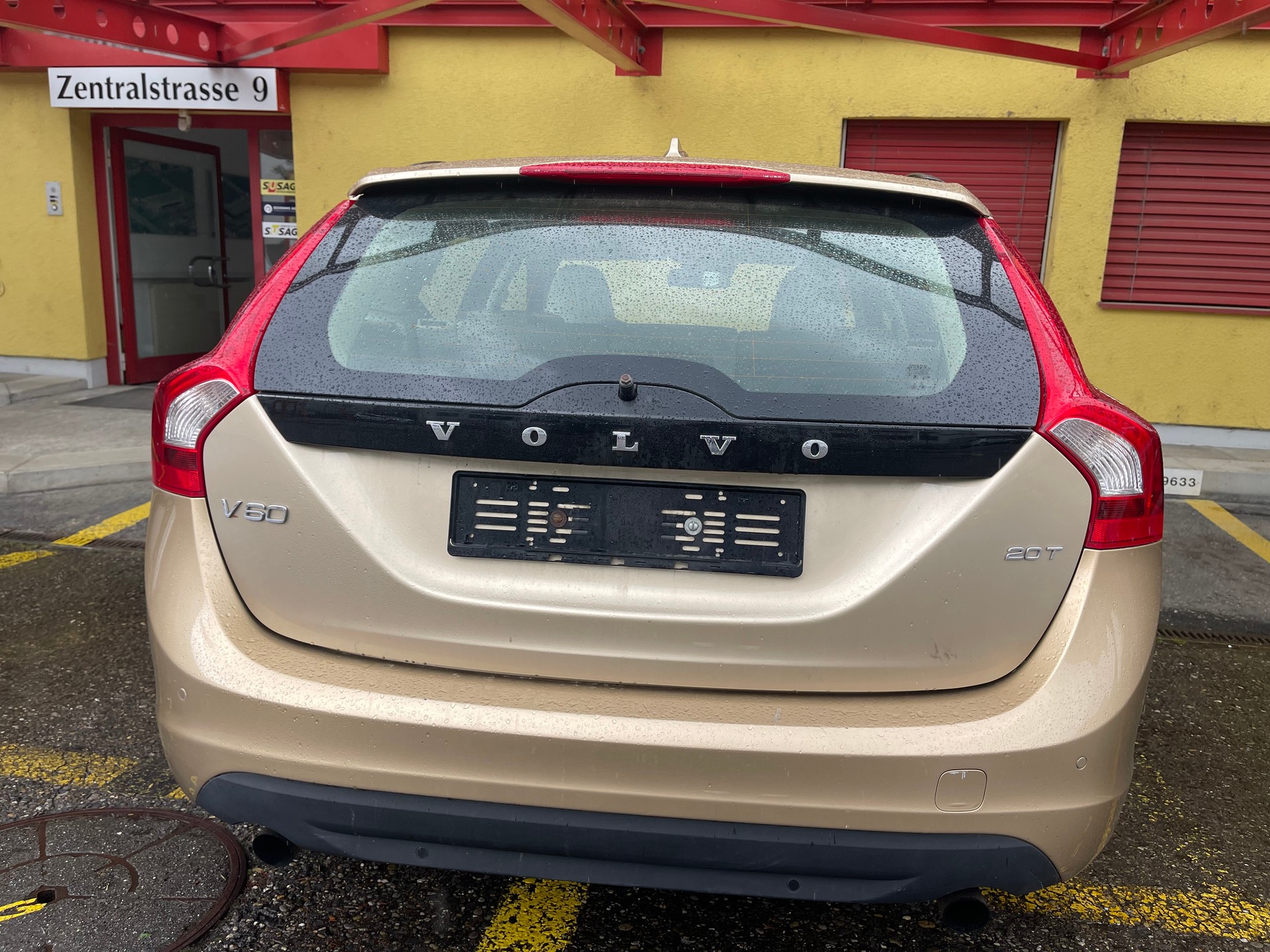 VOLVO V60 2.0T Kinetic Powershift-image-6